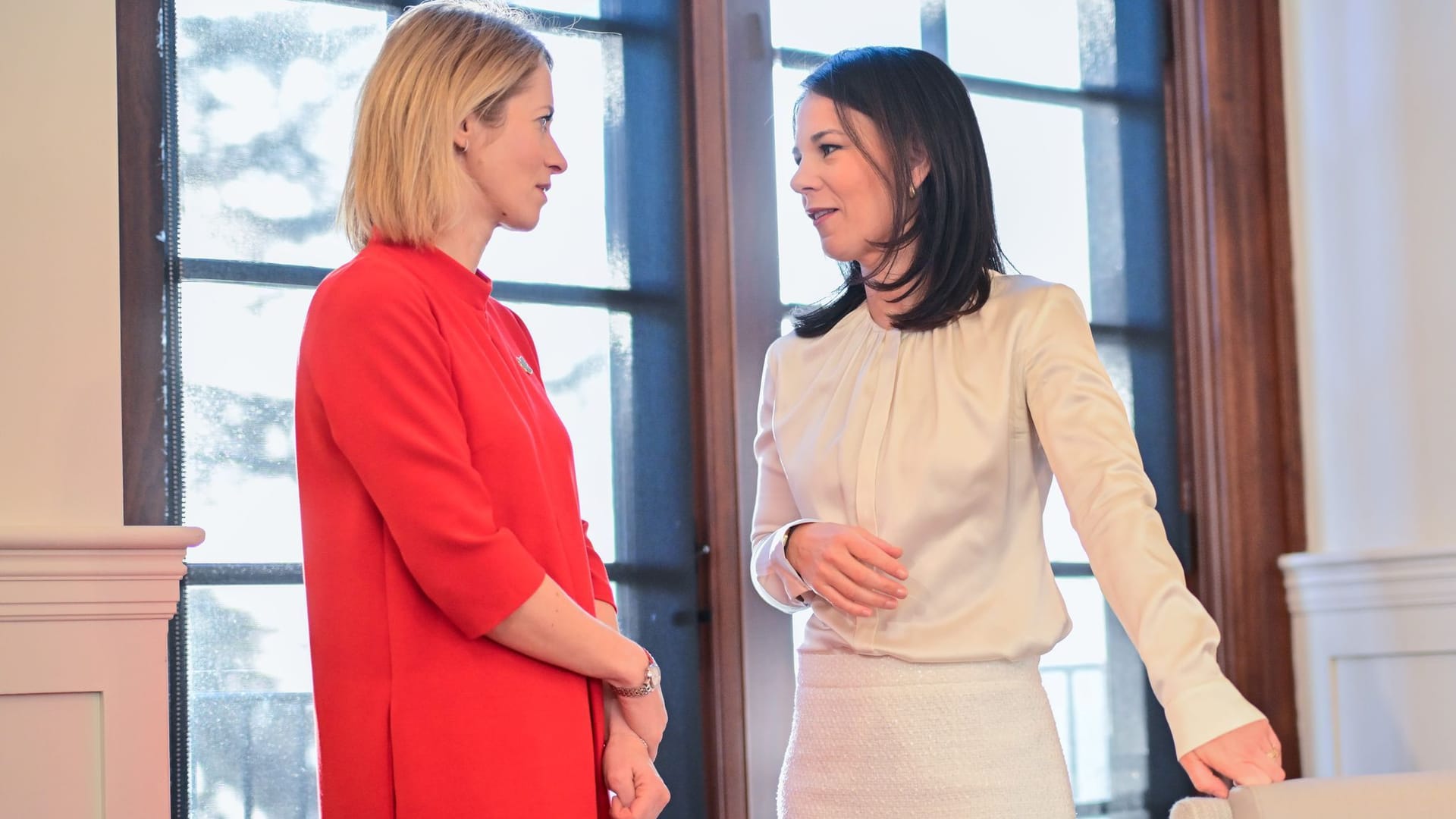 Die EU-Außenbeauftragte Kaja Kallas und Außenministerin Annalena Baerbock (Grüne) demonstrierten beim G7-Treffen Solidarität mit Kanada.