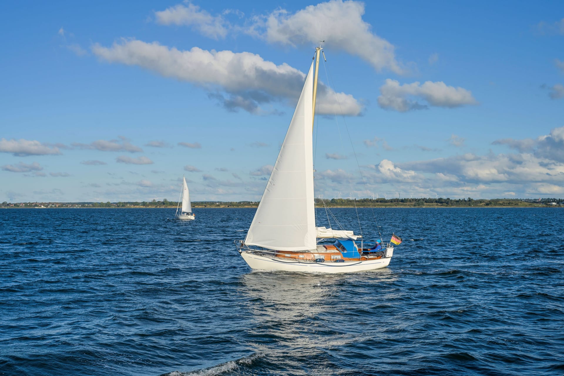 Boote in der Wismarer Bucht (Symbolfoto): Am Samstag starb ein Mensch bei einem Bootsunglück.