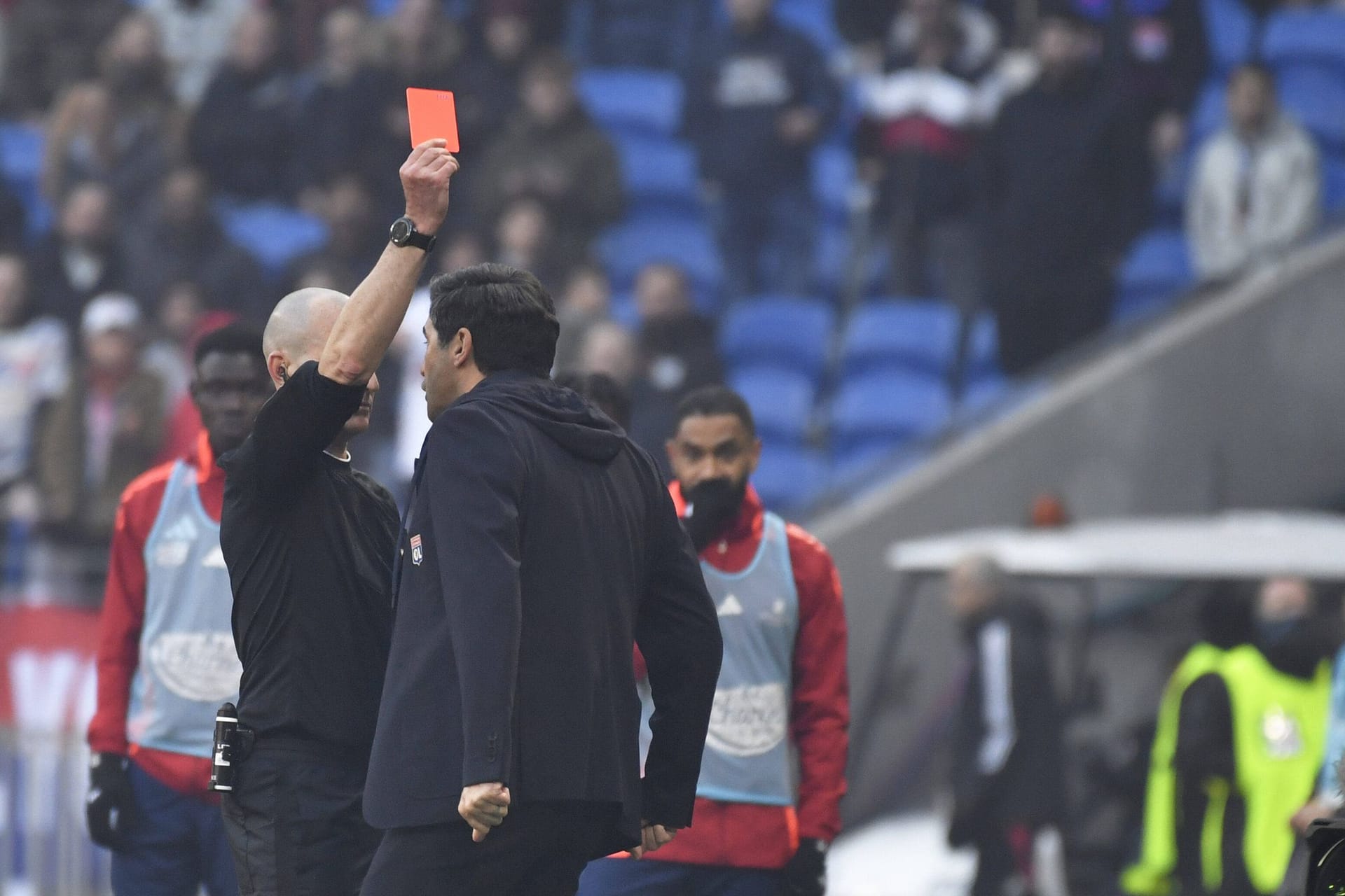 Paulo Fonseca (r.): Hier sah der Lyon-Trainer am Wochenende die Rote Karte.