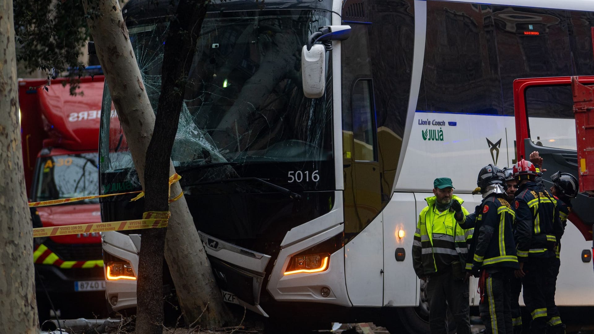 Zusammenstoß zweier Busse in Barcelona