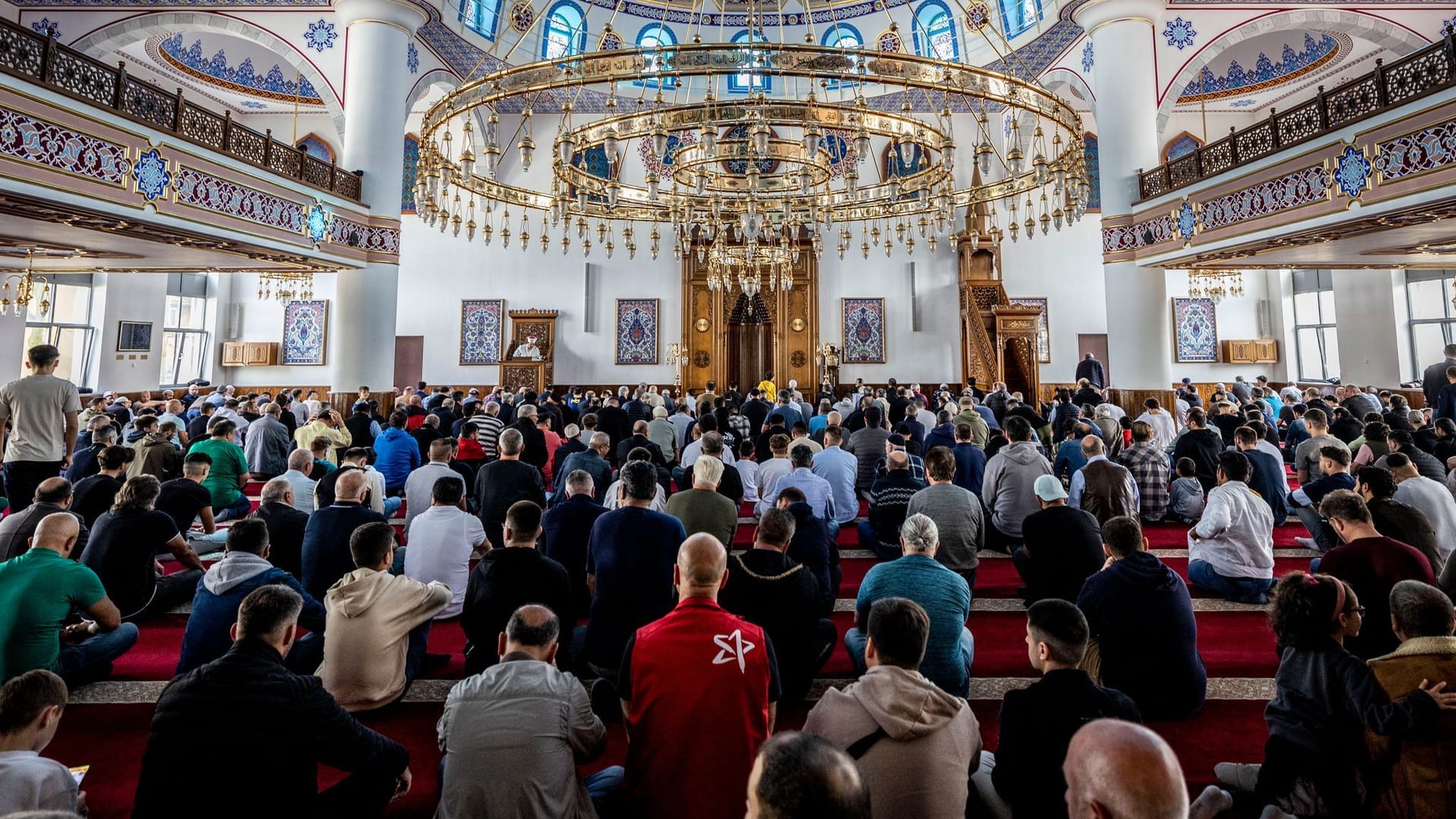 Freitagsgebet in der Merkez Moschee in Duisburg