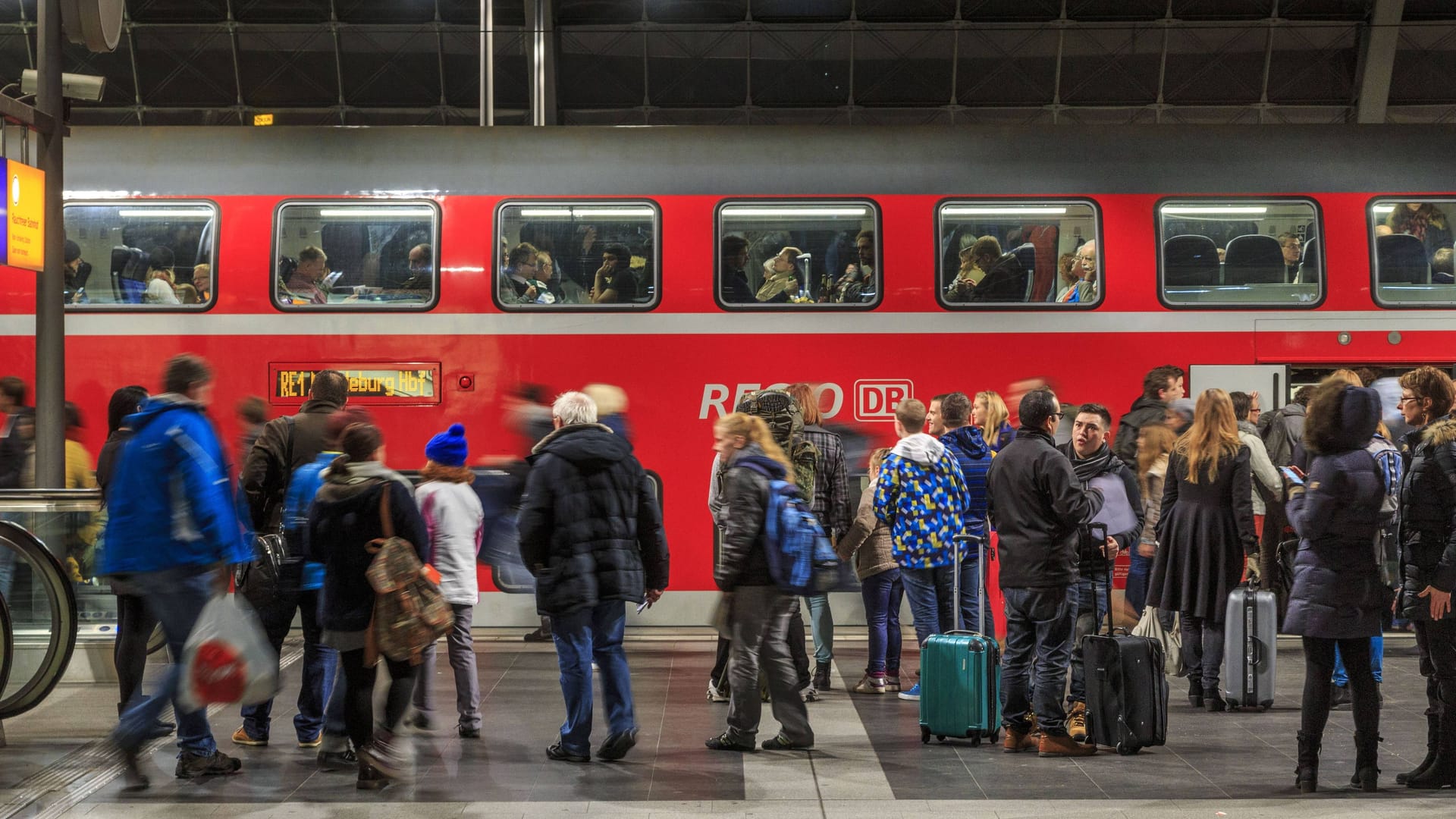 Regio der Deutschen Bahn (Symbolbild): Bei beiden Bahnbetreibern kommt es im März zu baubedingten Ausfällen.