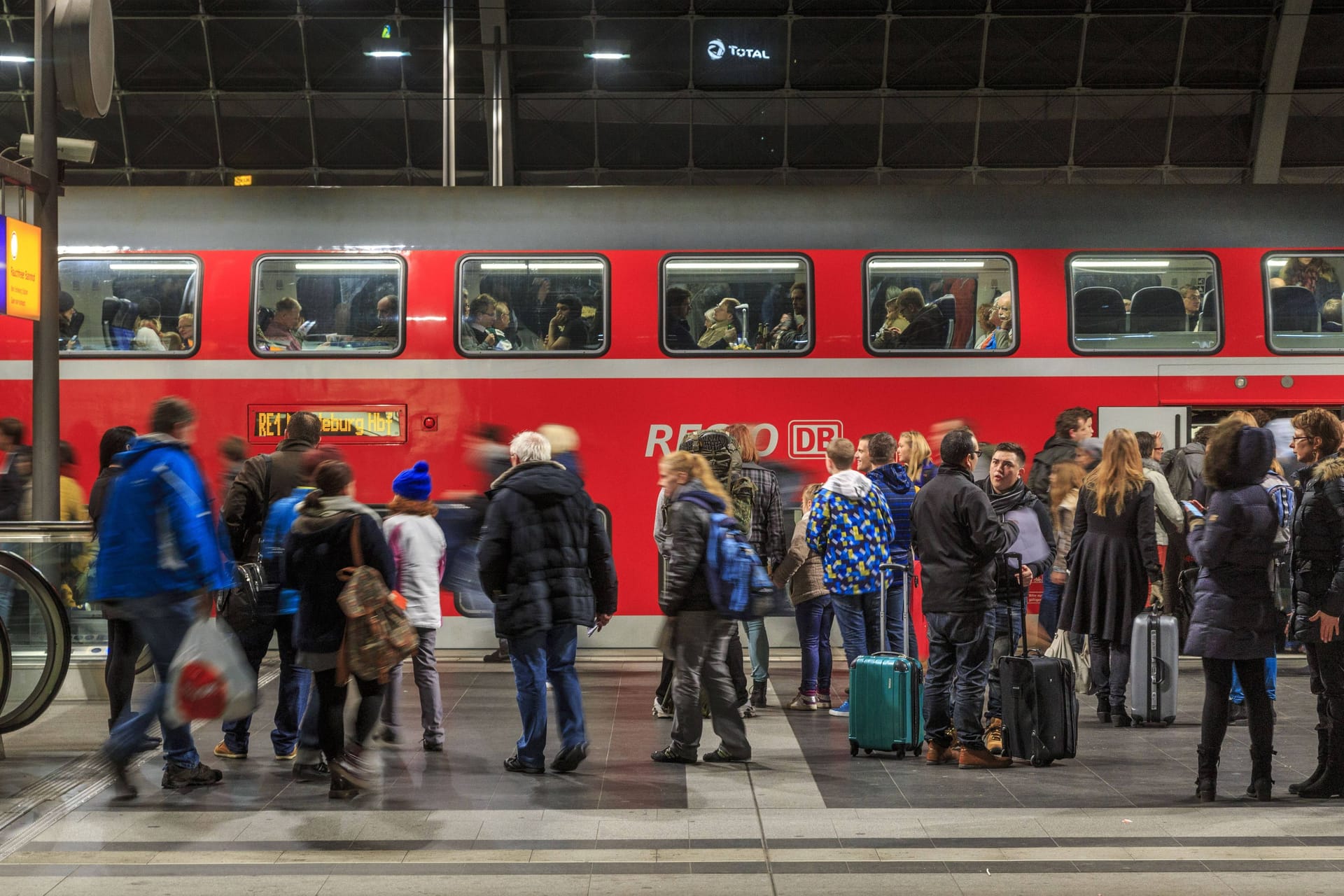 Regio der Deutschen Bahn (Symbolbild): Bei beiden Bahnbetreibern kommt es im März zu baubedingten Ausfällen.