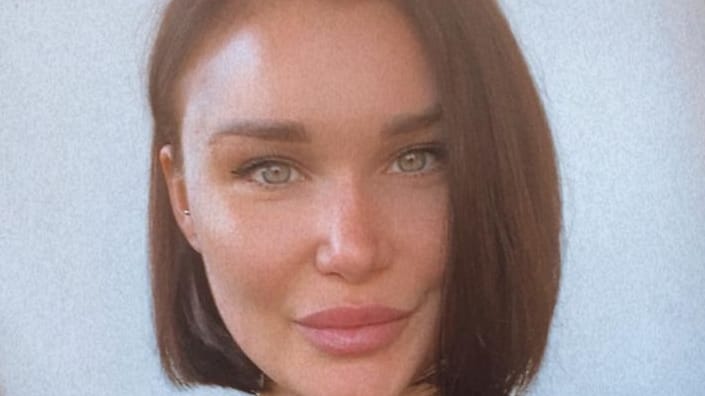 Die Polizei in Kassel fahndet nach dieser Frau: Sie ist in einem Tötungsdelikt dringend tatverdächtig. 