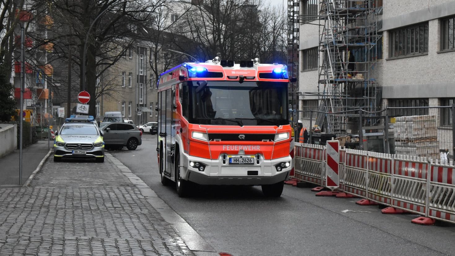 Das neue elektronische Löschfahrzeug im Einsatz: Bereits seit einem Monat wird es in Hamburg unter realen Bedingungen getestet.