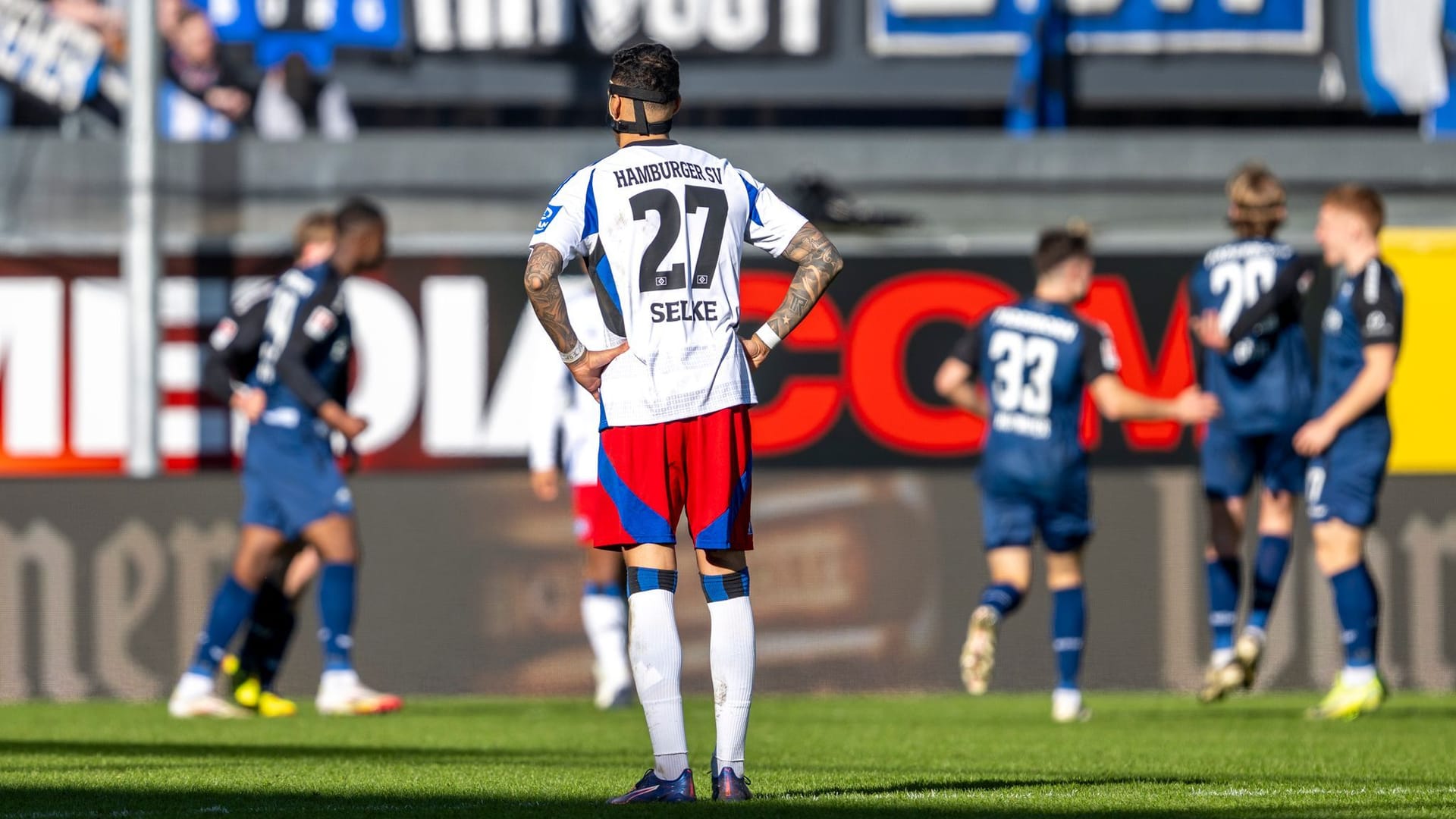 Davie Selke ist enttäuscht: Der HSV hat sein Auswärtsspiel in Paderborn mit 0:2 verloren.