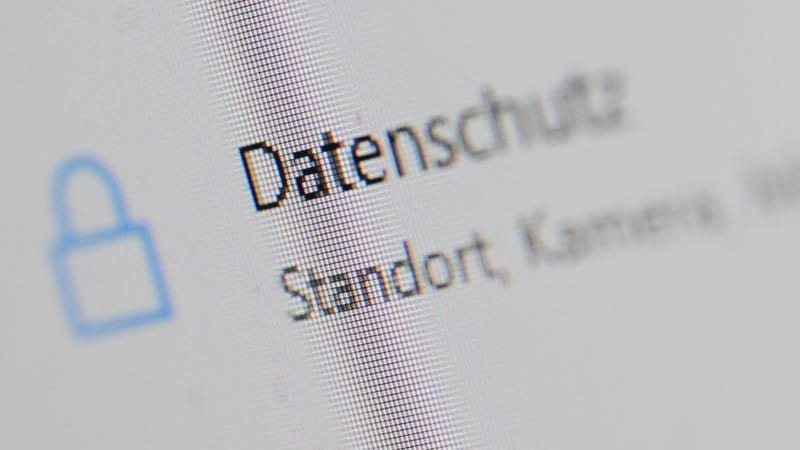 ILLUSTRATION - Ein Hinweis "Datenschutz" ist auf einem Computerbildschirm dargestellt.