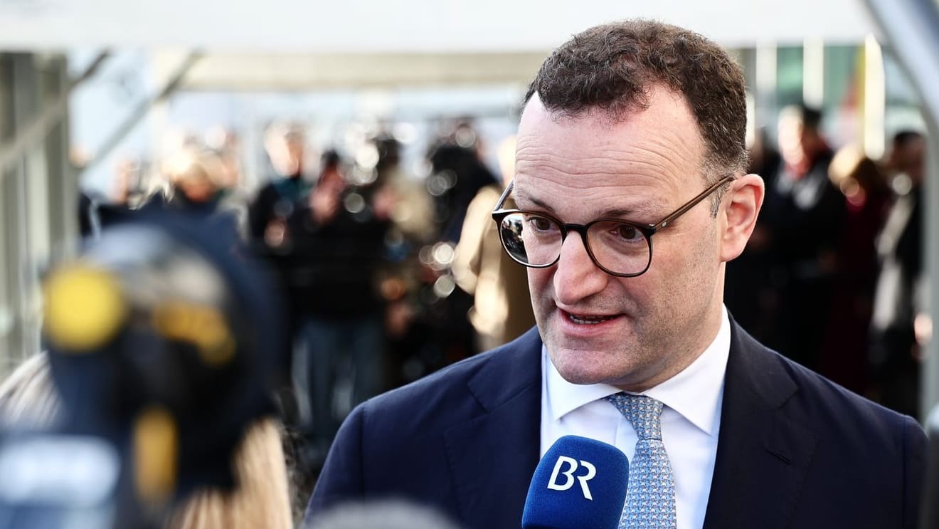 Jens Spahn vor einer CDU-Fraktionssitzung: Er nimmt auch Widerstand von EU-Ländern in Kauf. (Archivbild)