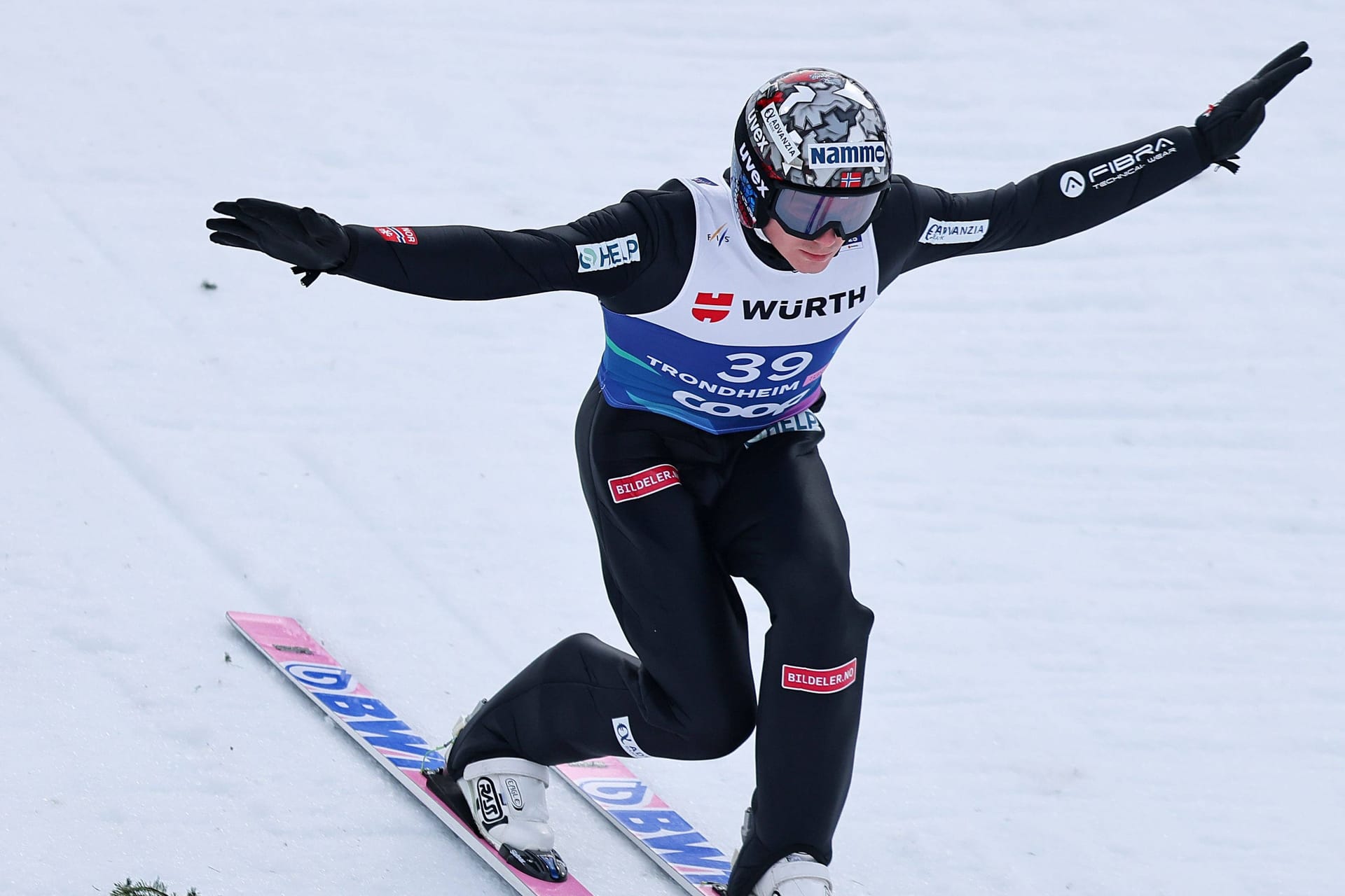 Marius Lindvik: Der Norweger holte WM-Gold von der Normalschanze, seine Silbermedaille von der Großschanze bekam er wegen der Anzugmanipulation aberkannt.