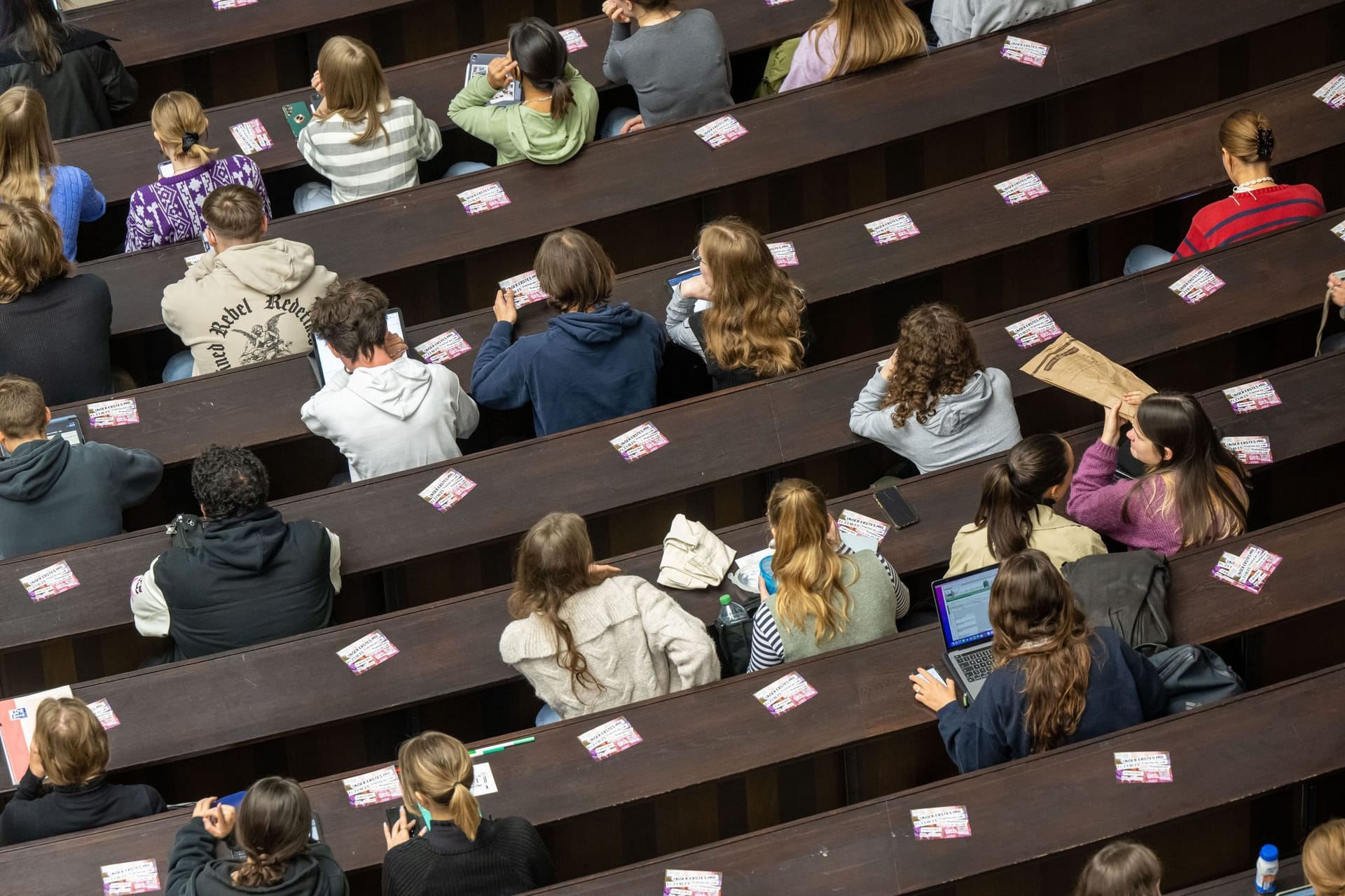 Studierende im Hörsaal