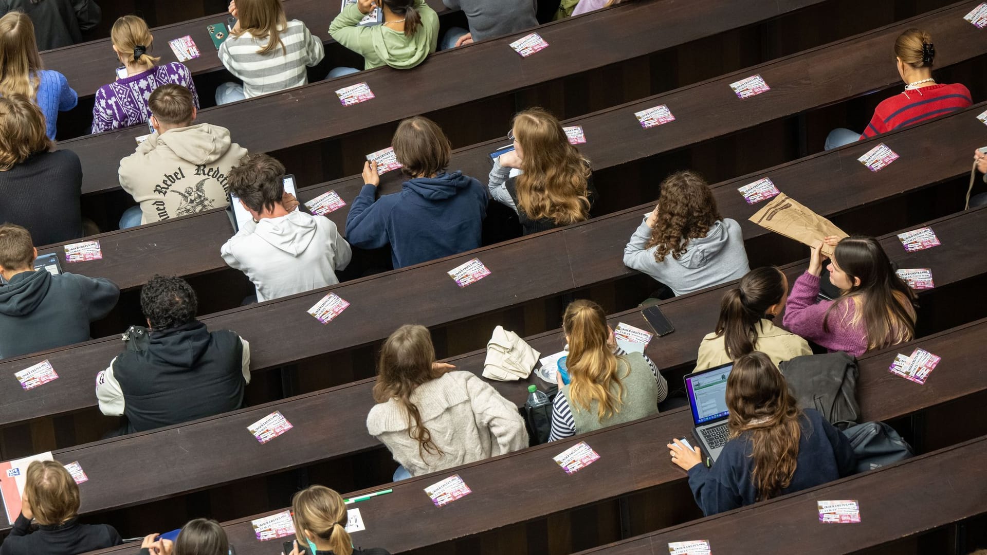 Studierende im Hörsaal