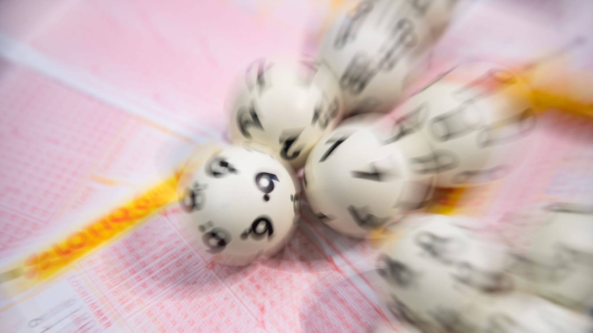 Lotto-Kugeln (Symbolbild): 112 Millionen Euro lagen im Jackpot.