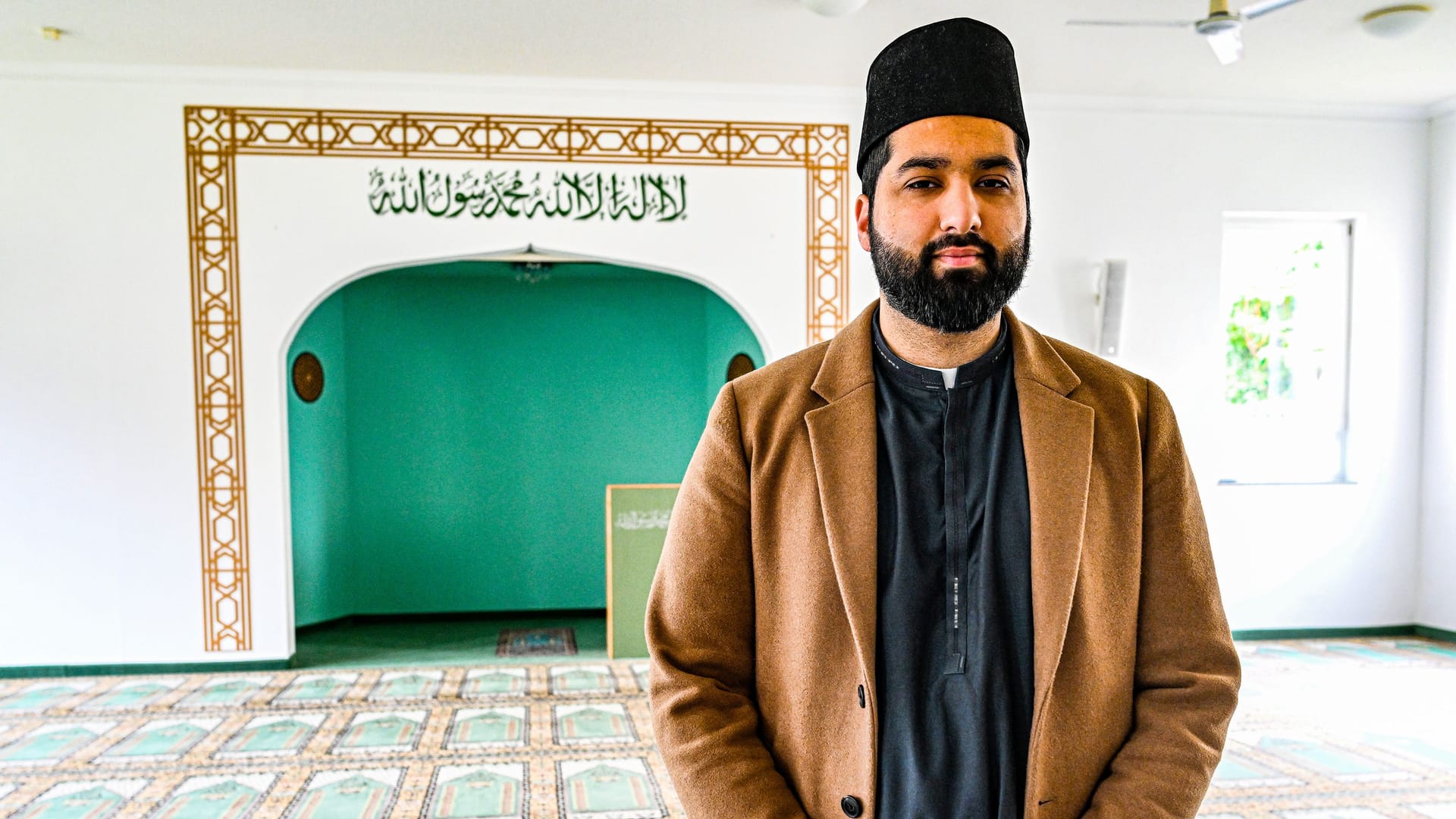 Imam Scharjil Khalid von der Ahmadiyya Moschee in Heinersdorf (Archivbild): Er bekommt den Hass auf Muslime durch seine Gemeinde hautnah mit.