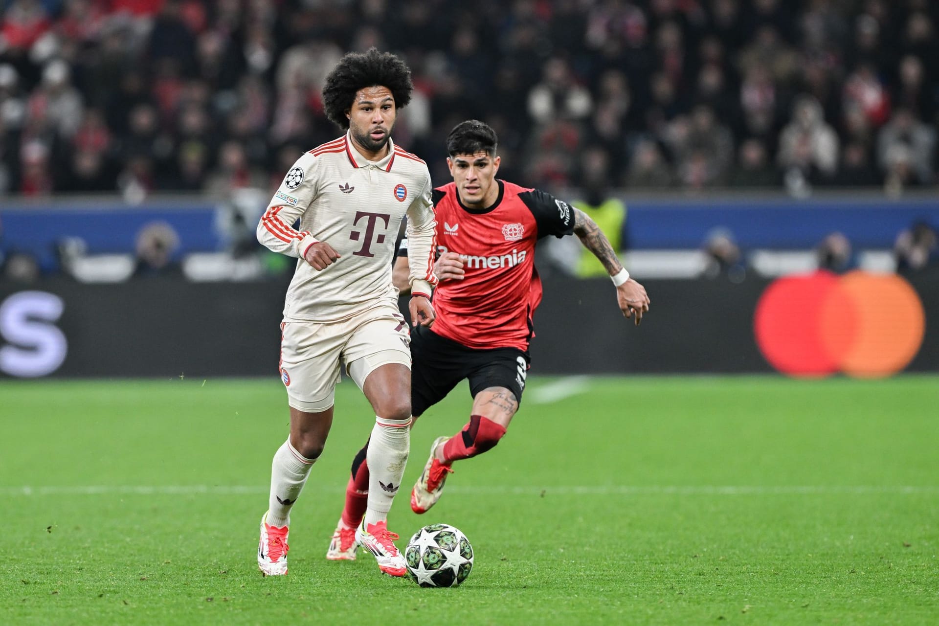 Serge Gnabry (ab 58.): In der Offensive kam er nicht so richtig zur Geltung. In der Defensive fiel er im Vergleich zu Coman deutlich ab und hatte mit Frimpong große Probleme. Note 4