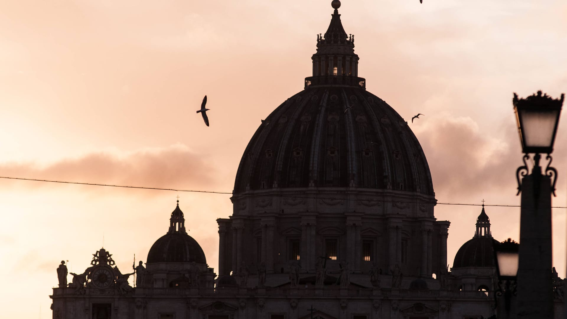 Der Petersdom in Rom: Laut dem Vatikan ist der Zustand von Papst Franziskus stabil. 