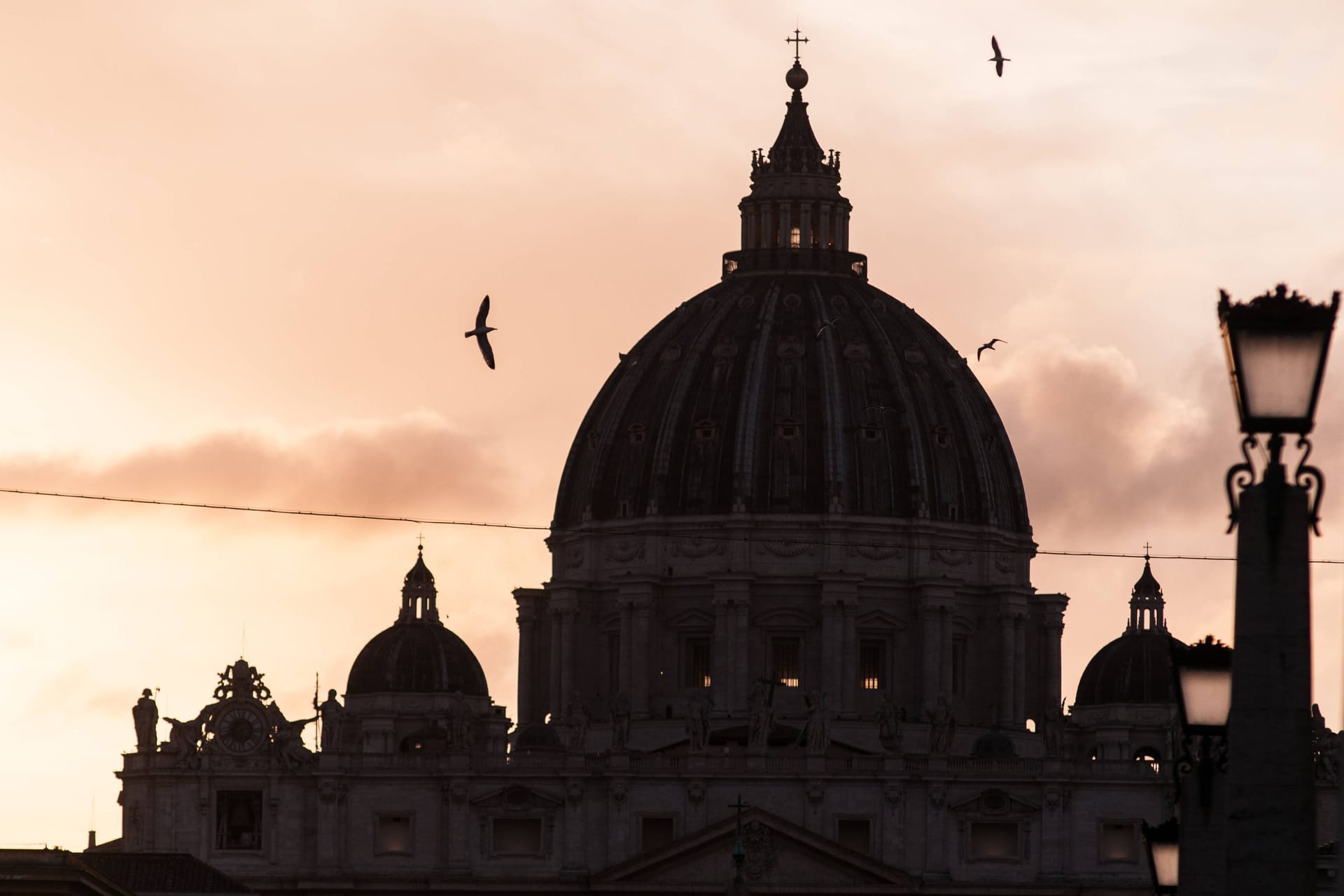 Der Petersdom in Rom: Laut dem Vatikan ist der Zustand von Papst Franziskus stabil. 