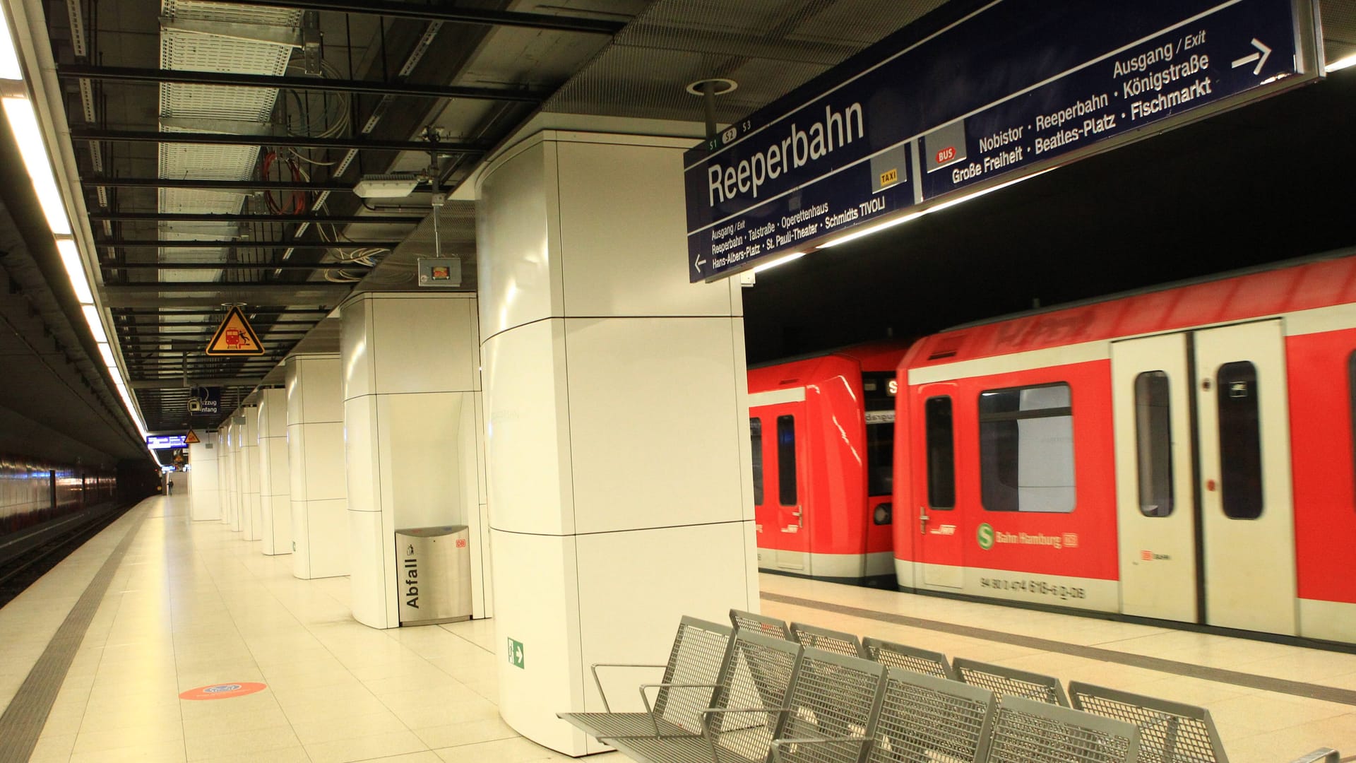 S-Bahnstation Reeperbahn (Archivbild): Der Mann lehnte eine medizinische Untersuchung ab.