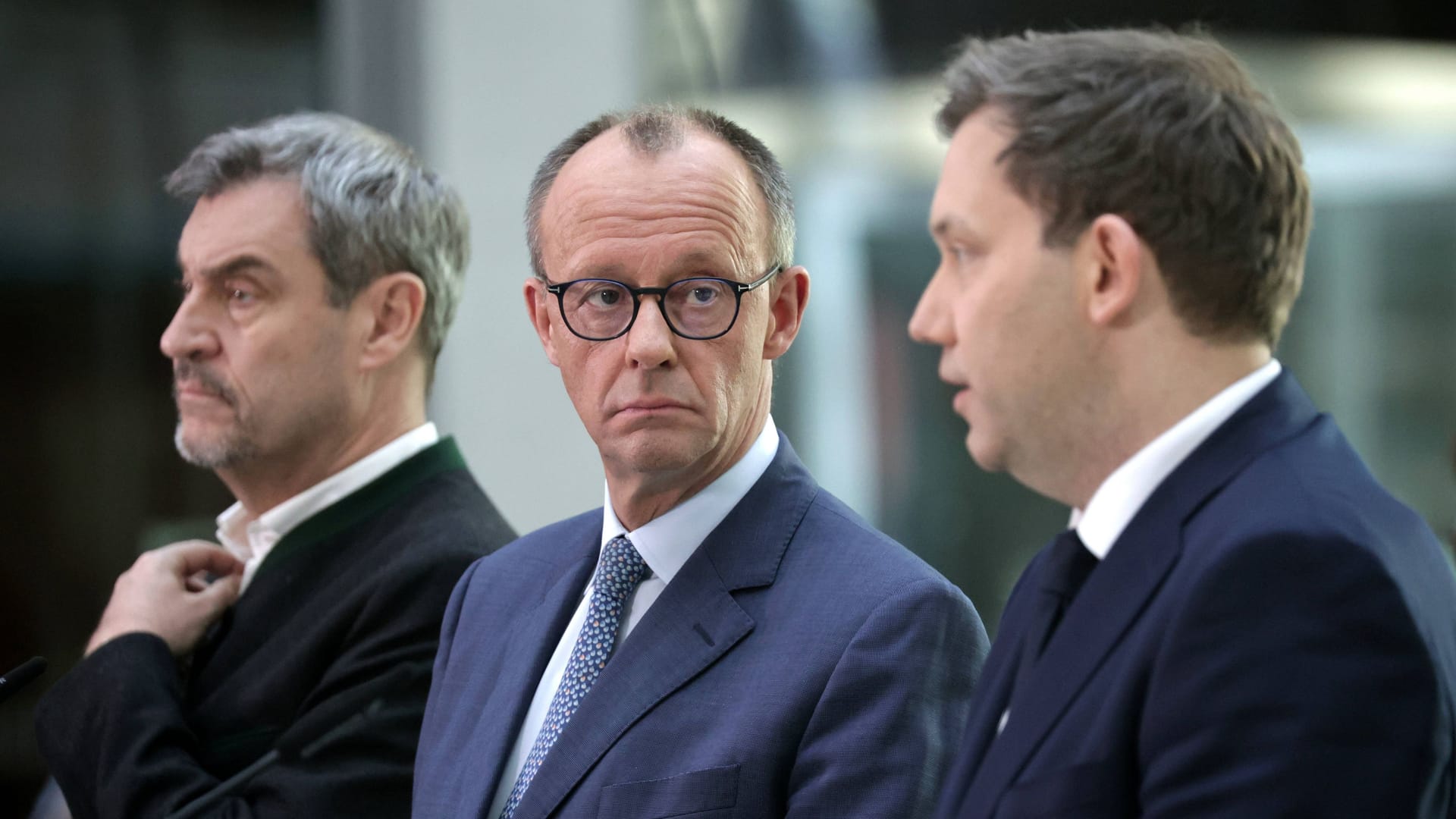 Markus Söder (CSU), Friedrich Merz (CDU), Lars Klingbeil (SPD): Ein stabiles Rentenniveau ist das Ziel von Union und SPD – doch den Weg dorthin stellen sich die potenziellen Koalitionspartner anders vor.