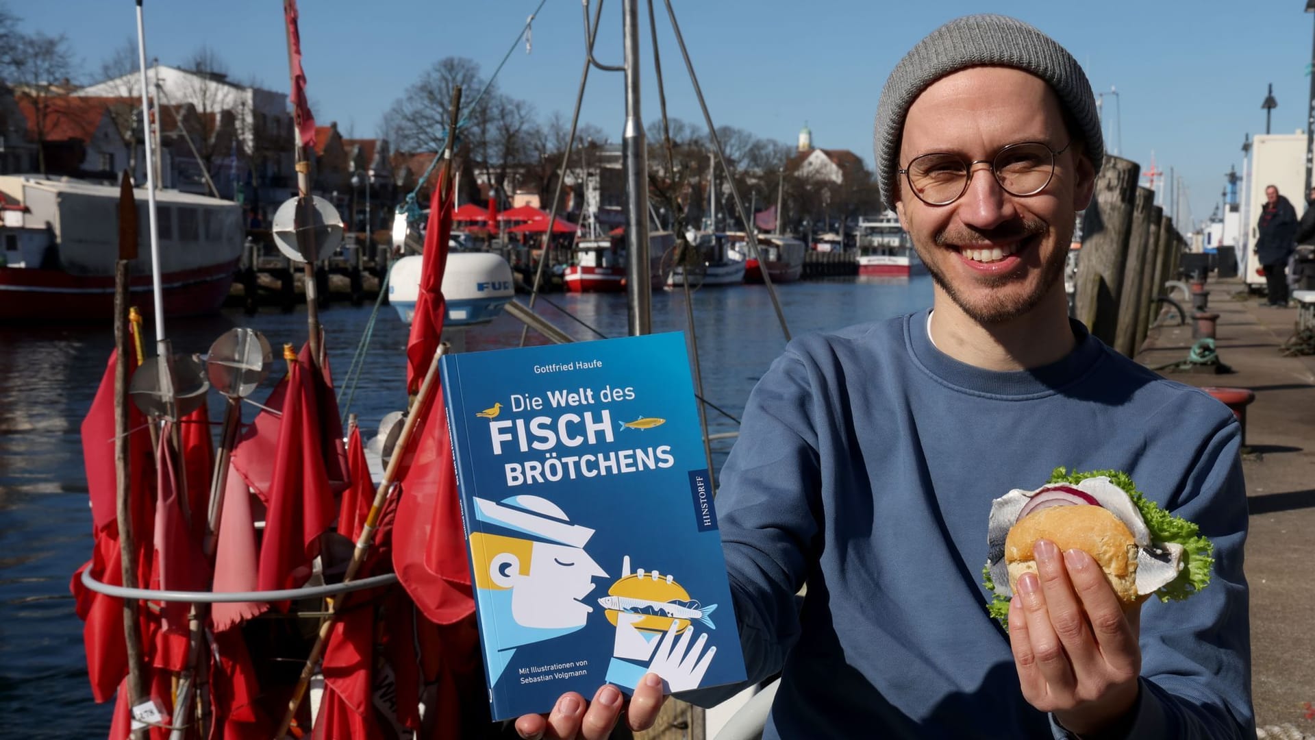 Autor Gottfried Haufe am Alten Strom des Ostseebades