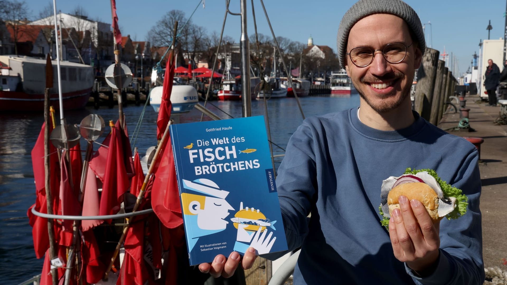 Autor Gottfried Haufe am Alten Strom des Ostseebades