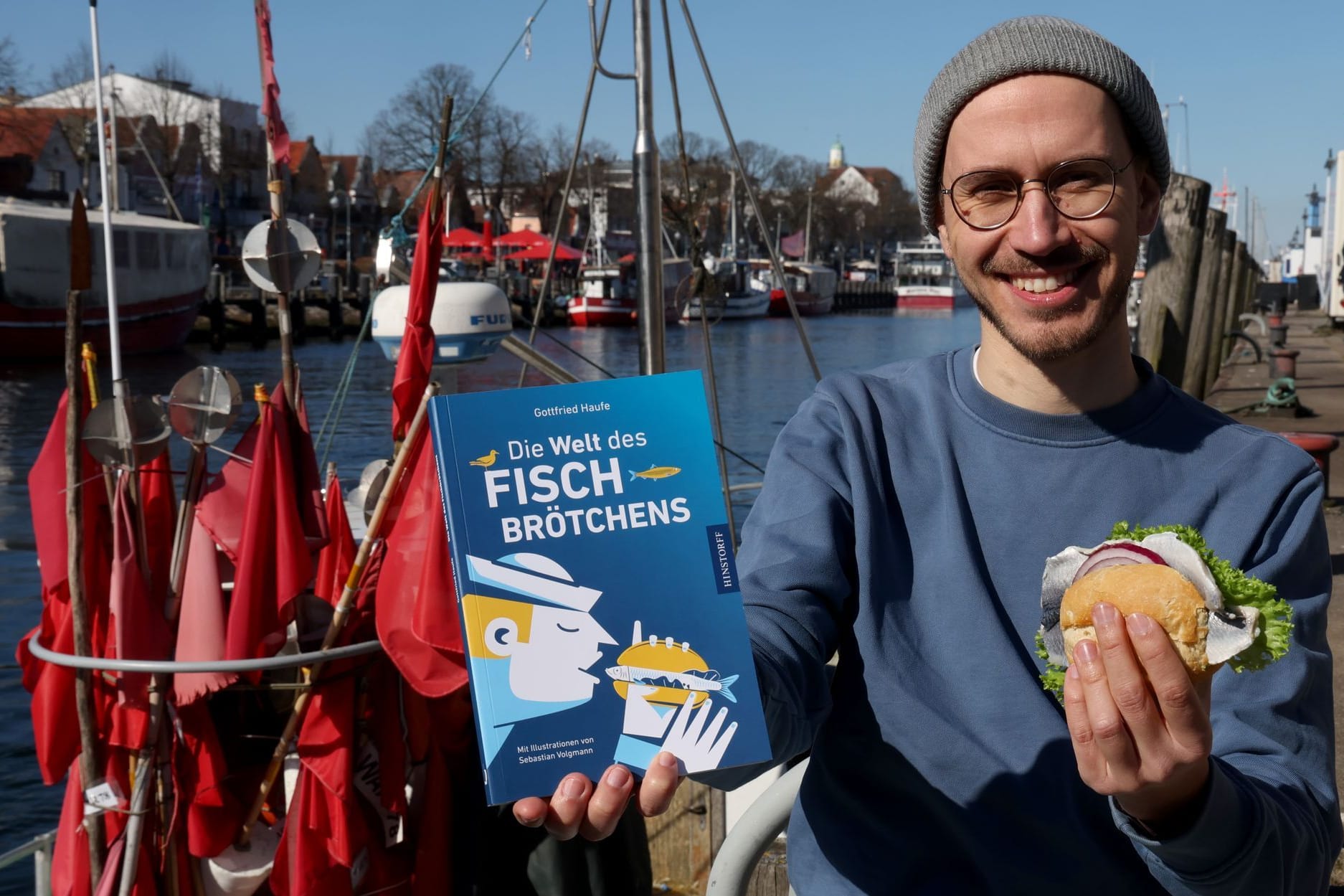 Autor Gottfried Haufe am Alten Strom des Ostseebades