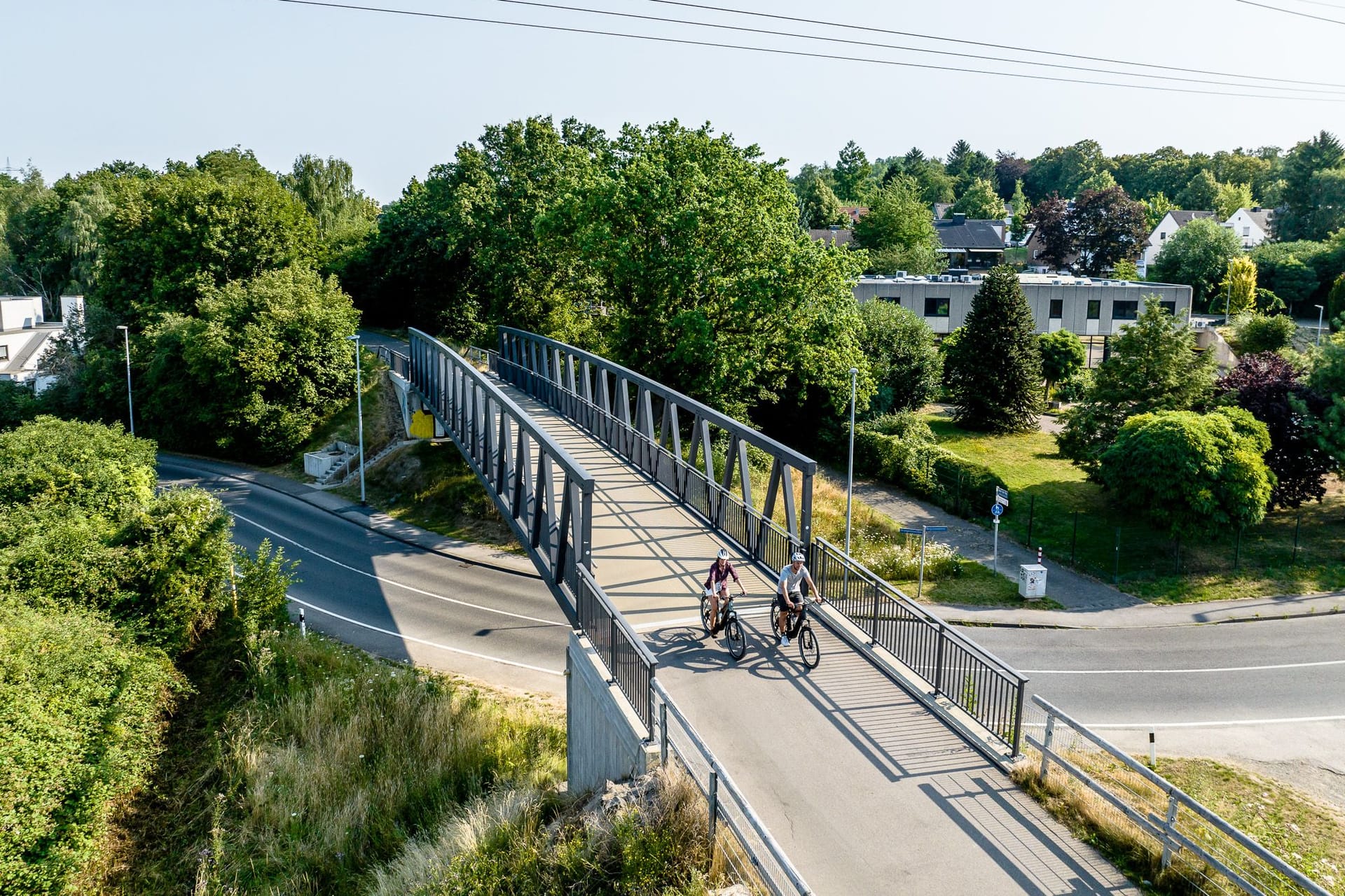 Die neue Brücke über der Straße Strangenhäuschen in Aachen: Sie ist Teil des auszubauenden Bahntrassenradwegs Aachen – Jülich.