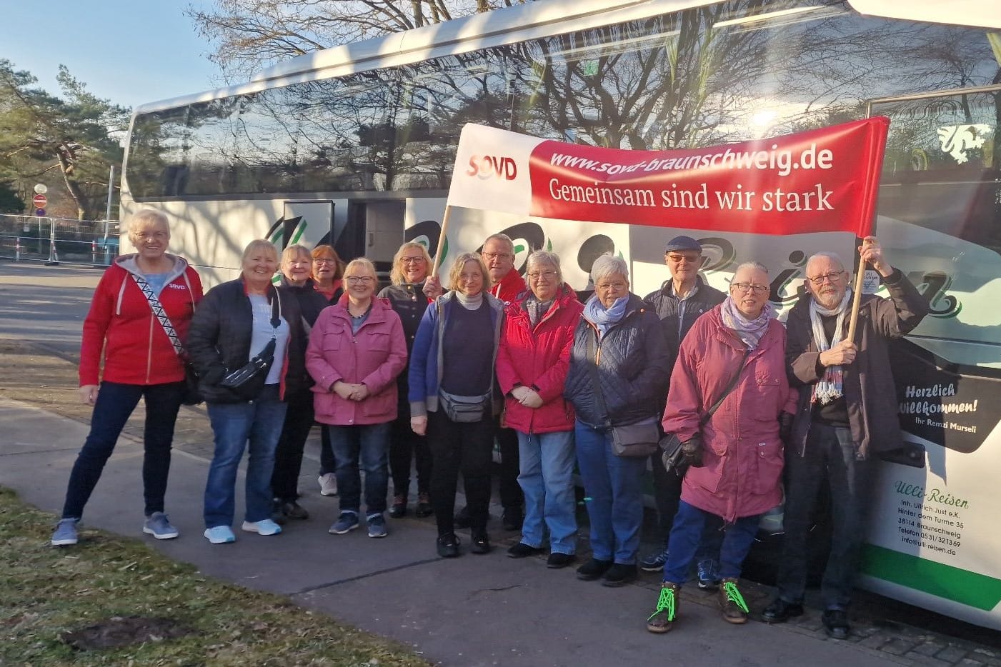 Mitglieder und Ehrenamtliche des Sozialverbands Deutschland in Braunschweig: Sie demonstrierten in Hannover.