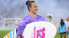 Nationalspielerin mit süßen Baby-News