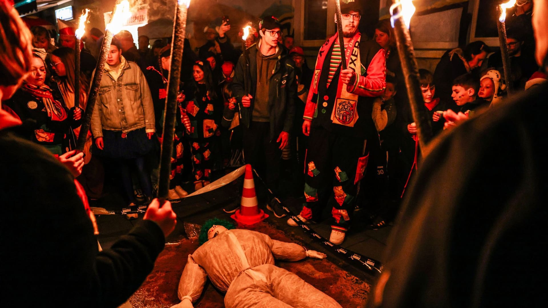 KarnevaL - Nubbel-Verbrennung in Köln