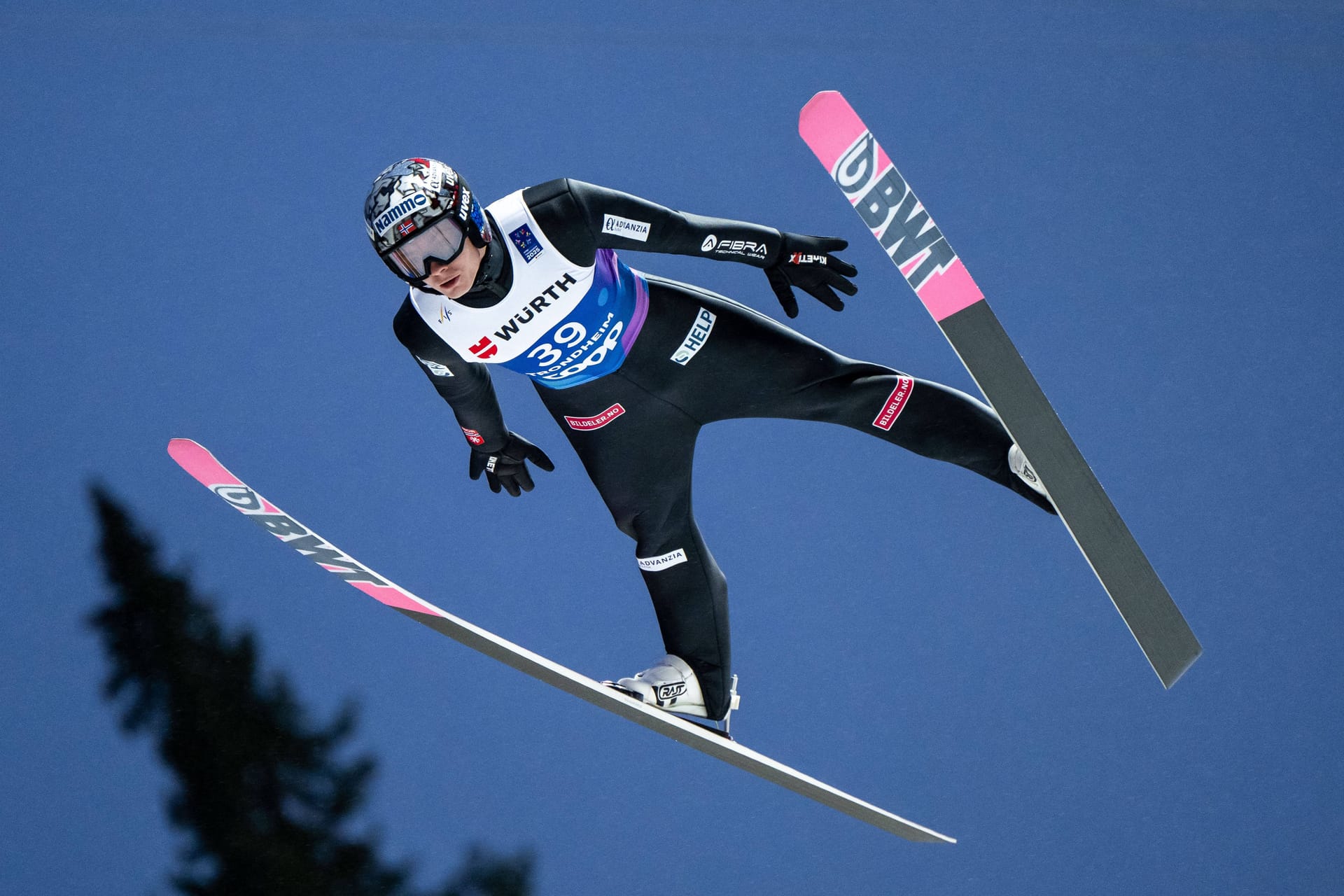 Marius Lindvik: Der Weltmeister von der Normalschanze wurde 2022 Olympiasieger von der Großschanze.