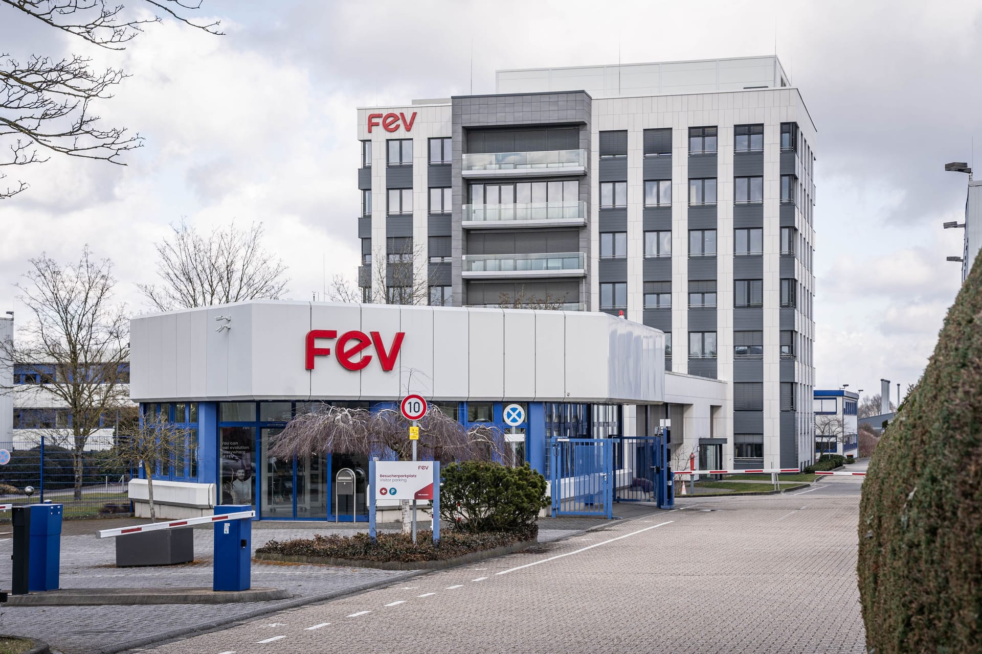 Der Hauptsitz von FEV in Aachen: Bei dem Aachener Automobildienstleister drohen Stellenabbau und Kurzarbeit.