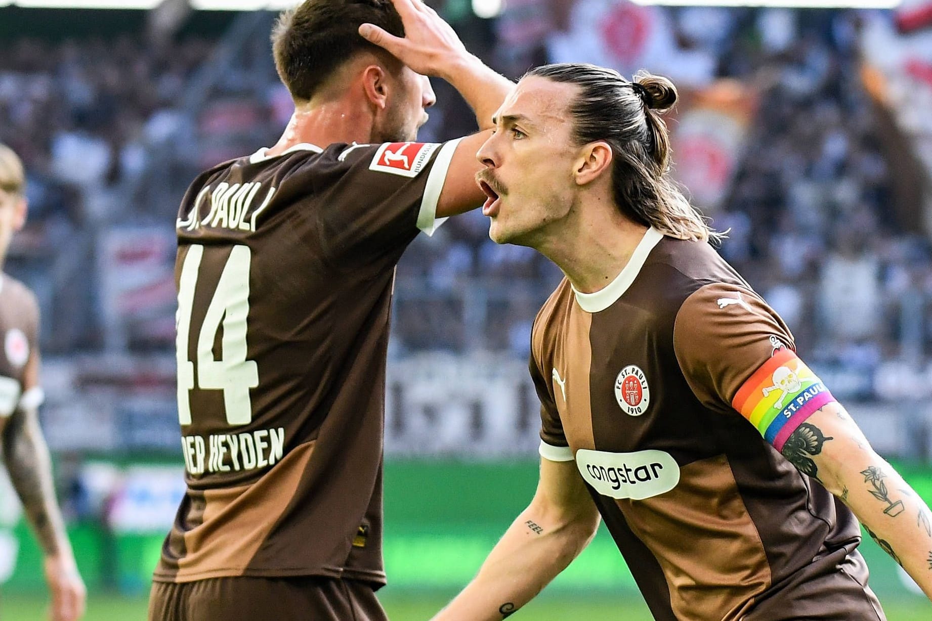 Jackson Irvine: Er führt den FC St. Pauli als Kapitän aufs Feld.