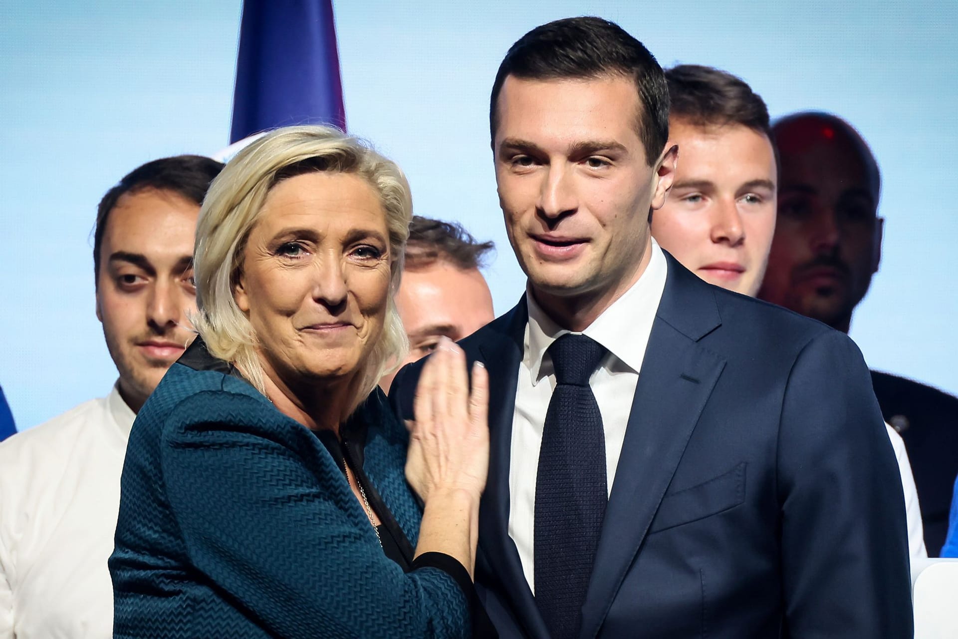Le Pen zu zwei Jahren Haft mit Fußfessel verurteilt
