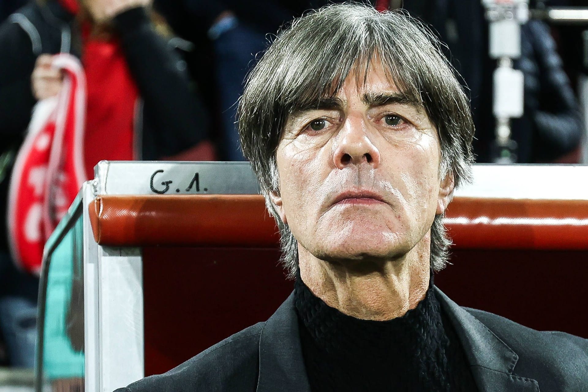 Joachim Löw: Der langjährige Bundestrainer schätzt Thomas Müllers Wert für ein Mannschaftsgefüge hoch ein.