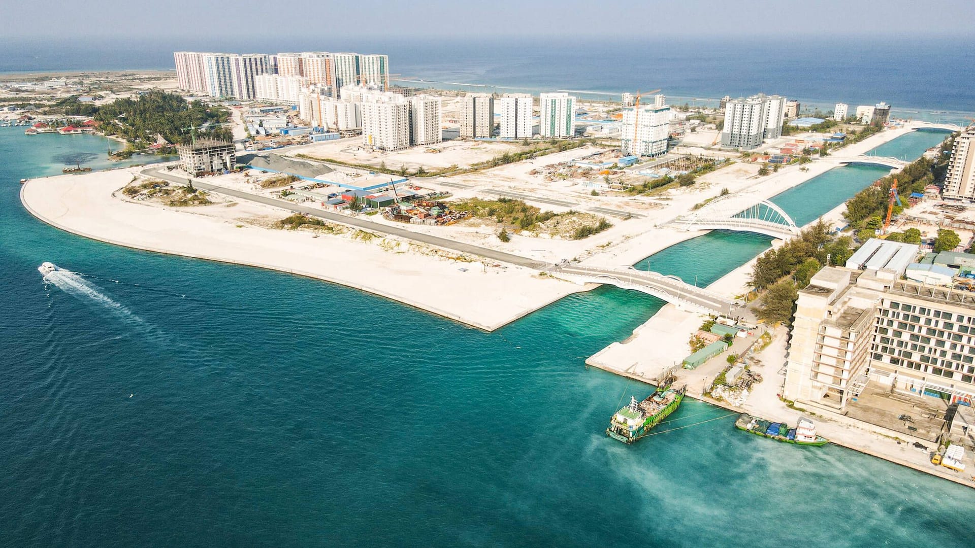 Hulhumale, Malediven: Von 1997 bis 2002 wurde die Insel aufgeschüttet.