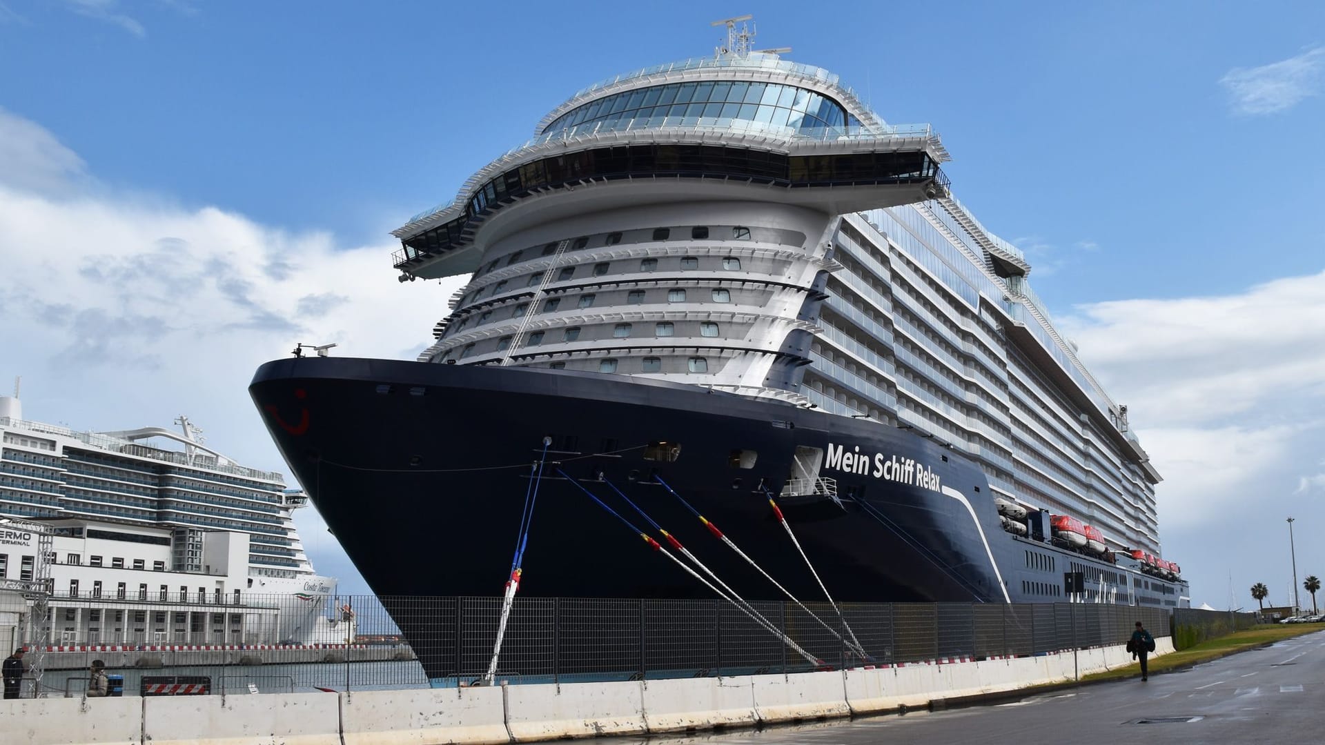 Die 333 Meter lange "Mein Schiff Relax" ist das neue Flaggschiff des Kreuzfahrtkonzerns.