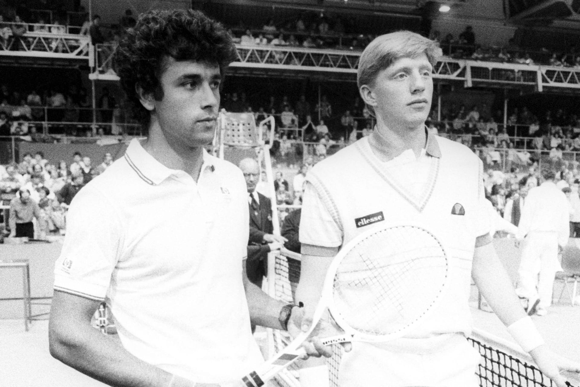 Juan Aguilera (l.) 1985 beim Davis-Cup-Match gegen den damals 17 Jahre jungen Boris Becker.