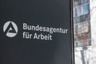 Zahl der Arbeitslosen sinkt im März nur leicht
