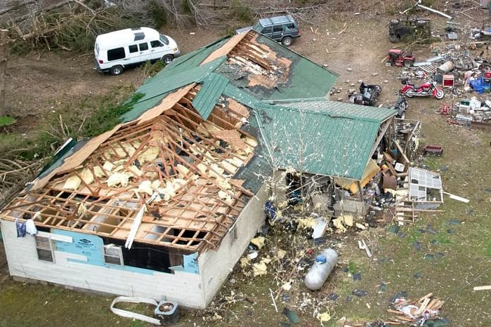 Die Zerstörungen durch einen schweren Sturm sind in Wayne County, Missouri, zu sehen.