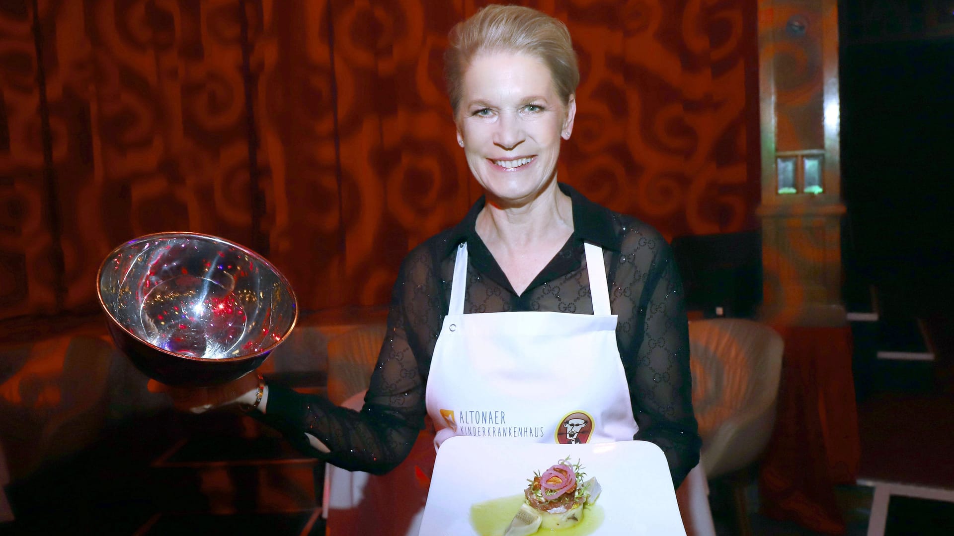 Cornelia Poletto: Die Hamburger Köchin greift von steigenden Preisen gebeutelten Restaurants unter die Arme.