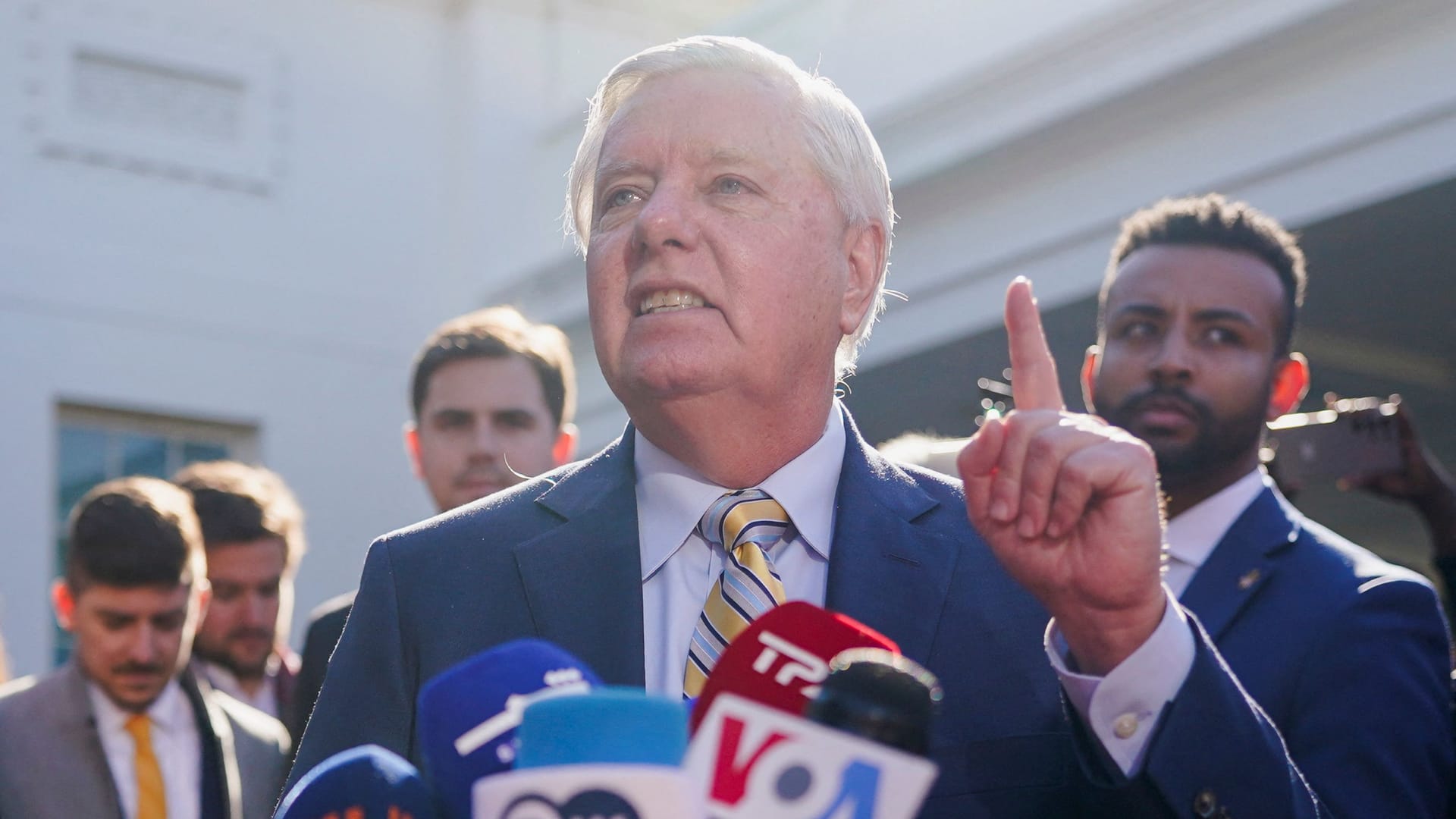 Der republikanische US-Senator Lindsey Graham vor dem Weißen Haus: Der ukrainische Präsident soll "abtreten oder sich fundamental ändern".