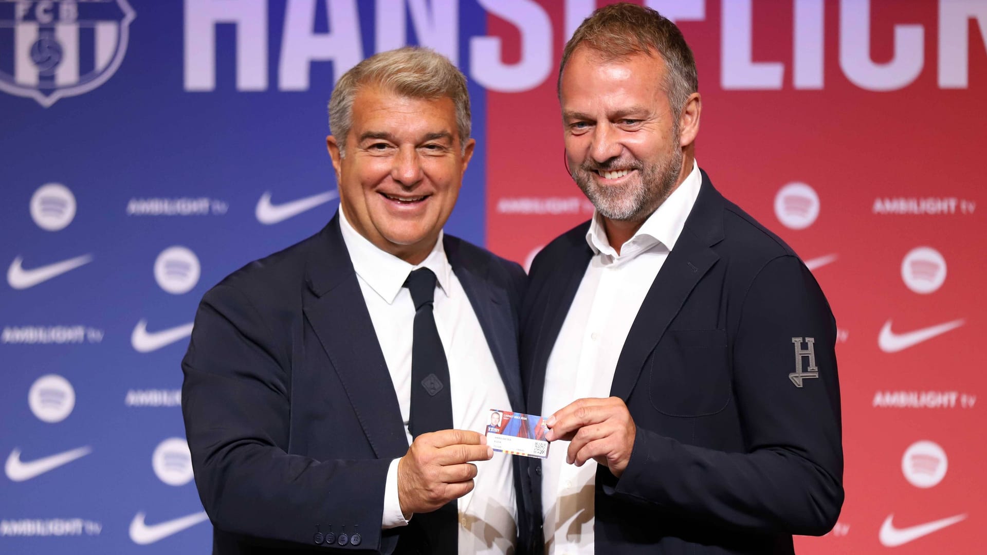 Joan Laporta (l.) ist mit seinem neuen Trainer zufrieden.