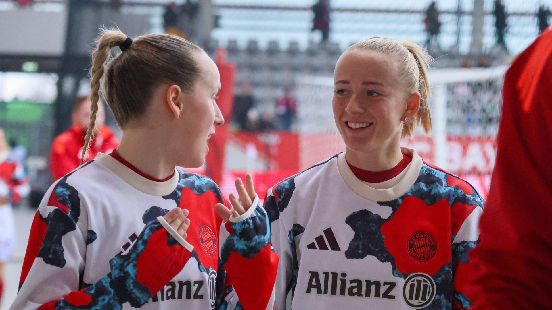 Franziska Kett (l.) neben Lea Schüller: Die beiden spielen nun auch in der Nationalmannschaft zusammen.