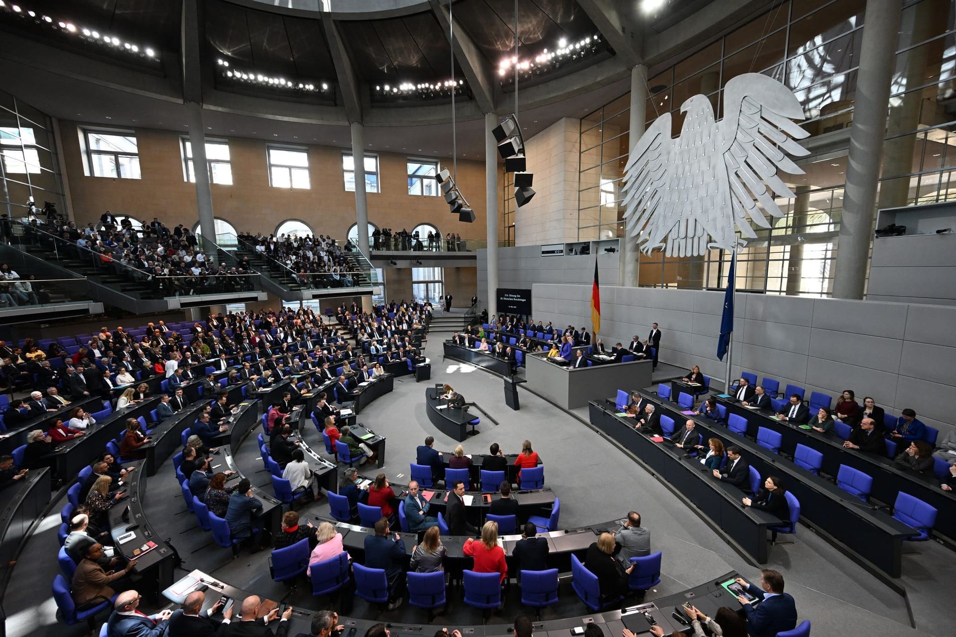 Bundestag - Sondersitzung zur Grundgesetzänderung