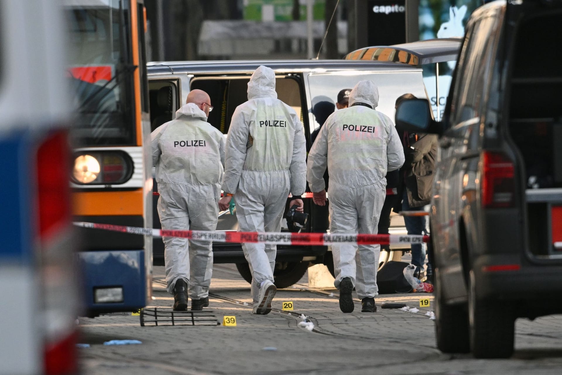 Auto fährt in Menschenmenge in Mannheim