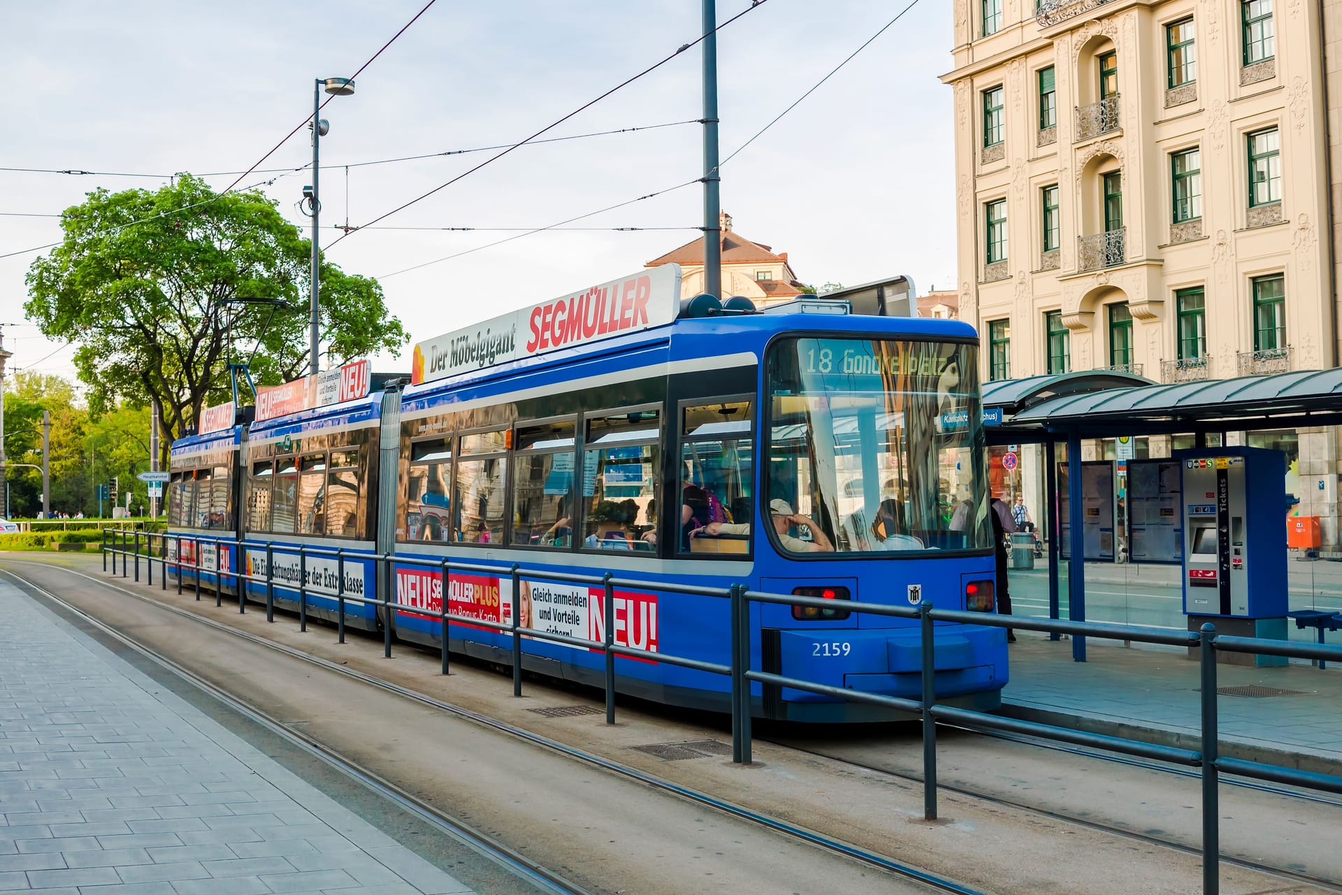 Eine Straßenbahn in München (Symbolbild): Durch den Unfall kam es zu Verkehrsbeeinträchtigungen.