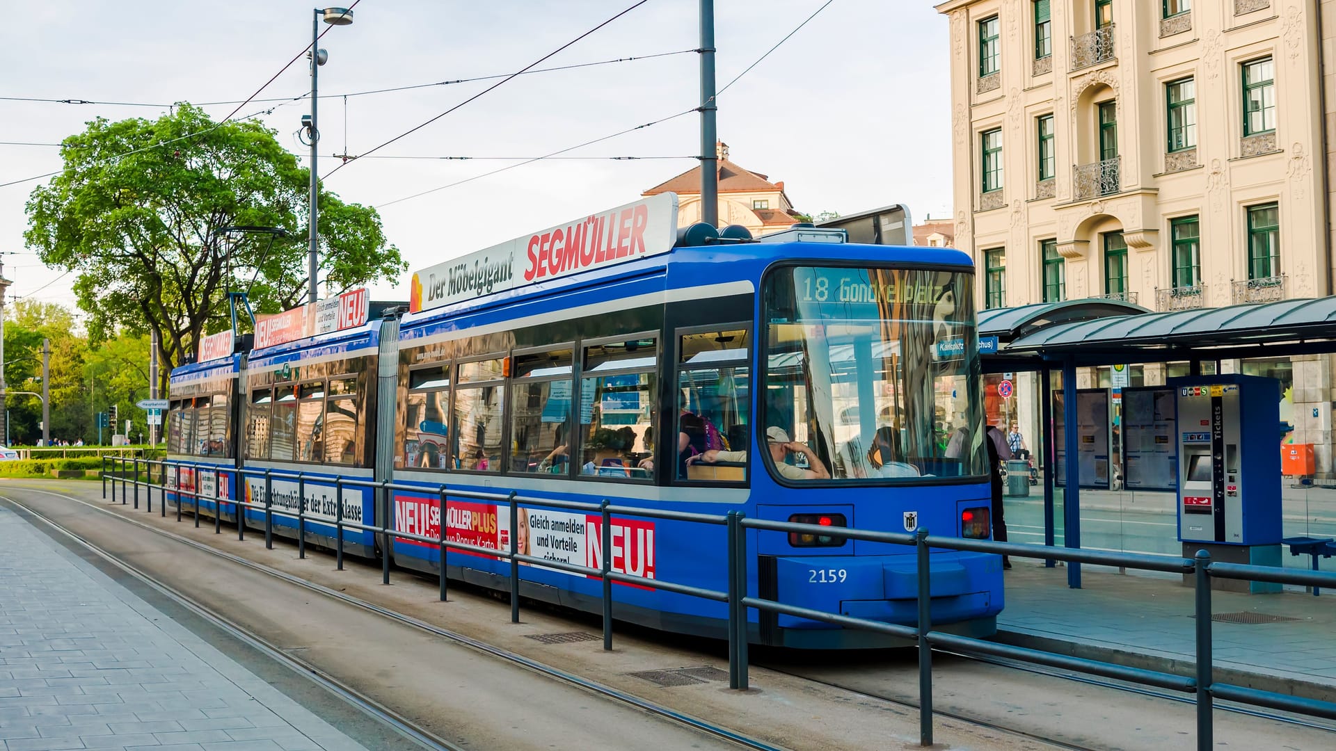 Eine Straßenbahn in München (Symbolbild): Durch den Unfall kam es zu Verkehrsbeeinträchtigungen.