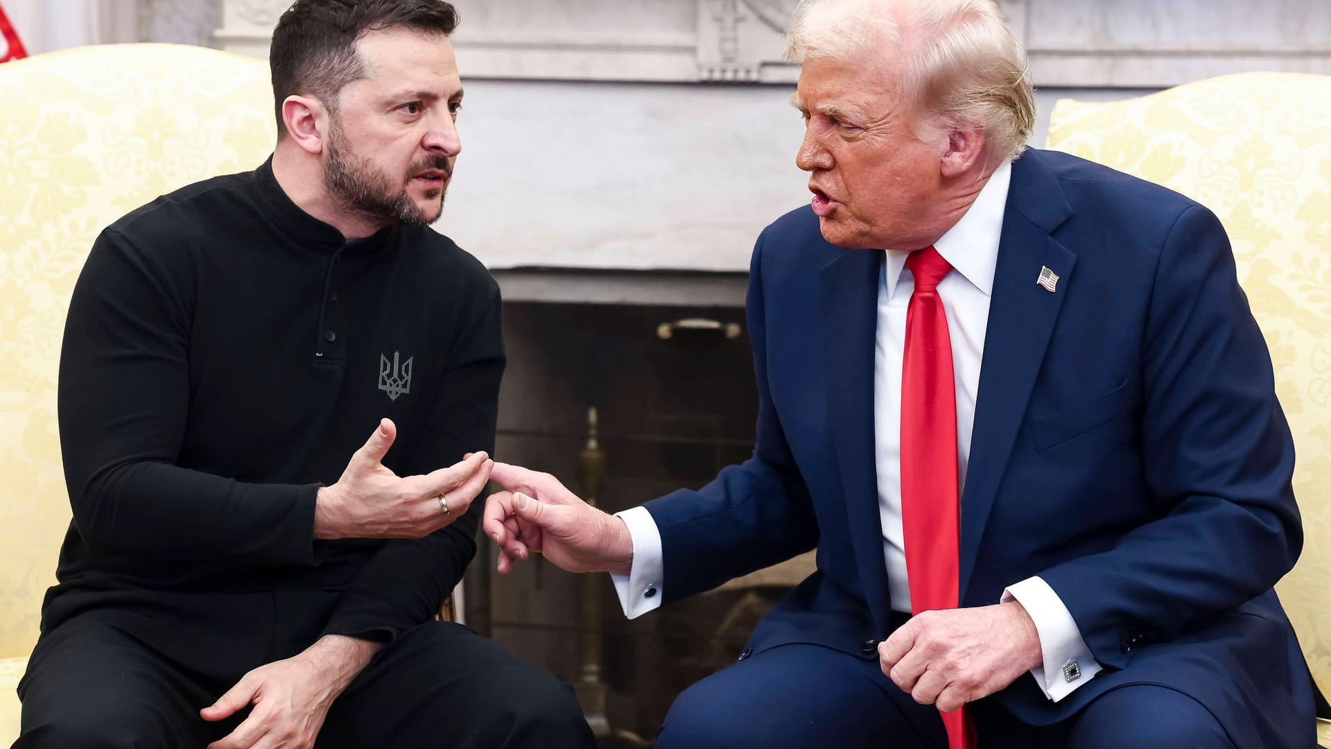 Donald Trump und Wolodymyr Selenskyj vor dem Weißen Haus (Archivbild): Kurze Zeit später kam es Ende Februar zur Eskalation im Oval Office.