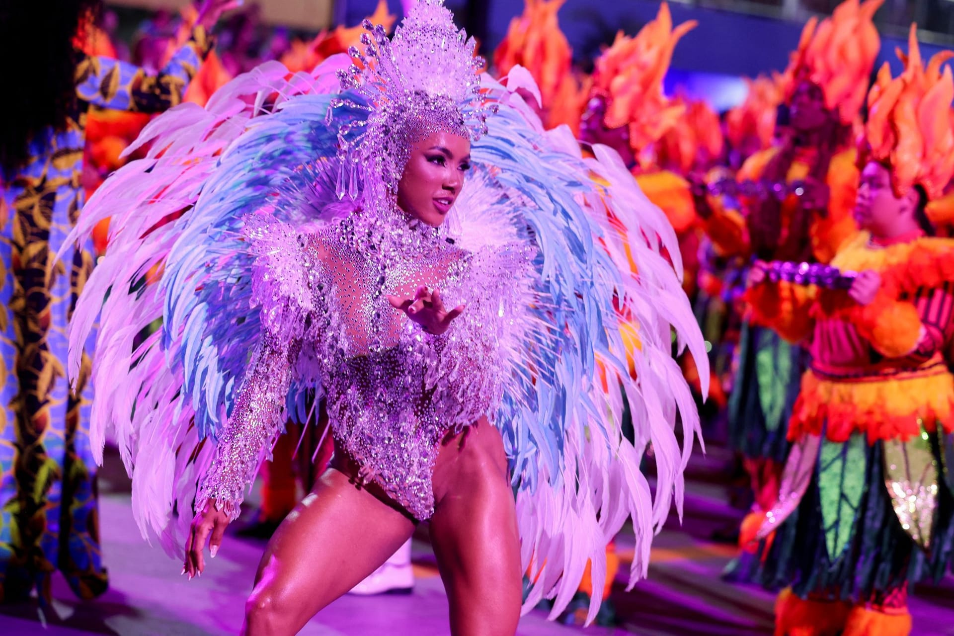 Mayara Lima von der Sambaschule Paraiso do Tuiuti: Die Parade im Sambódromo verkörpert die farbenfrohe Lebensfreude Brasiliens.