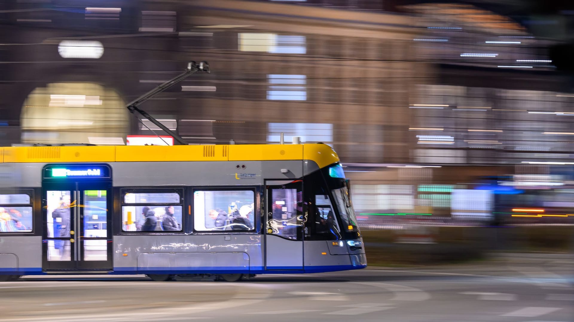 Sachsen am frühen Morgen - Nahverkehr